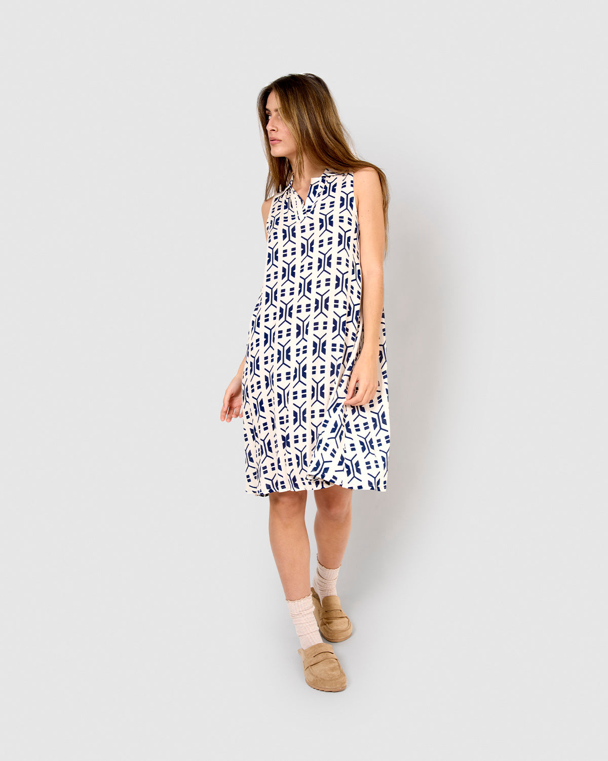 Vestido corto bambula detalles plisados alerina azul marino