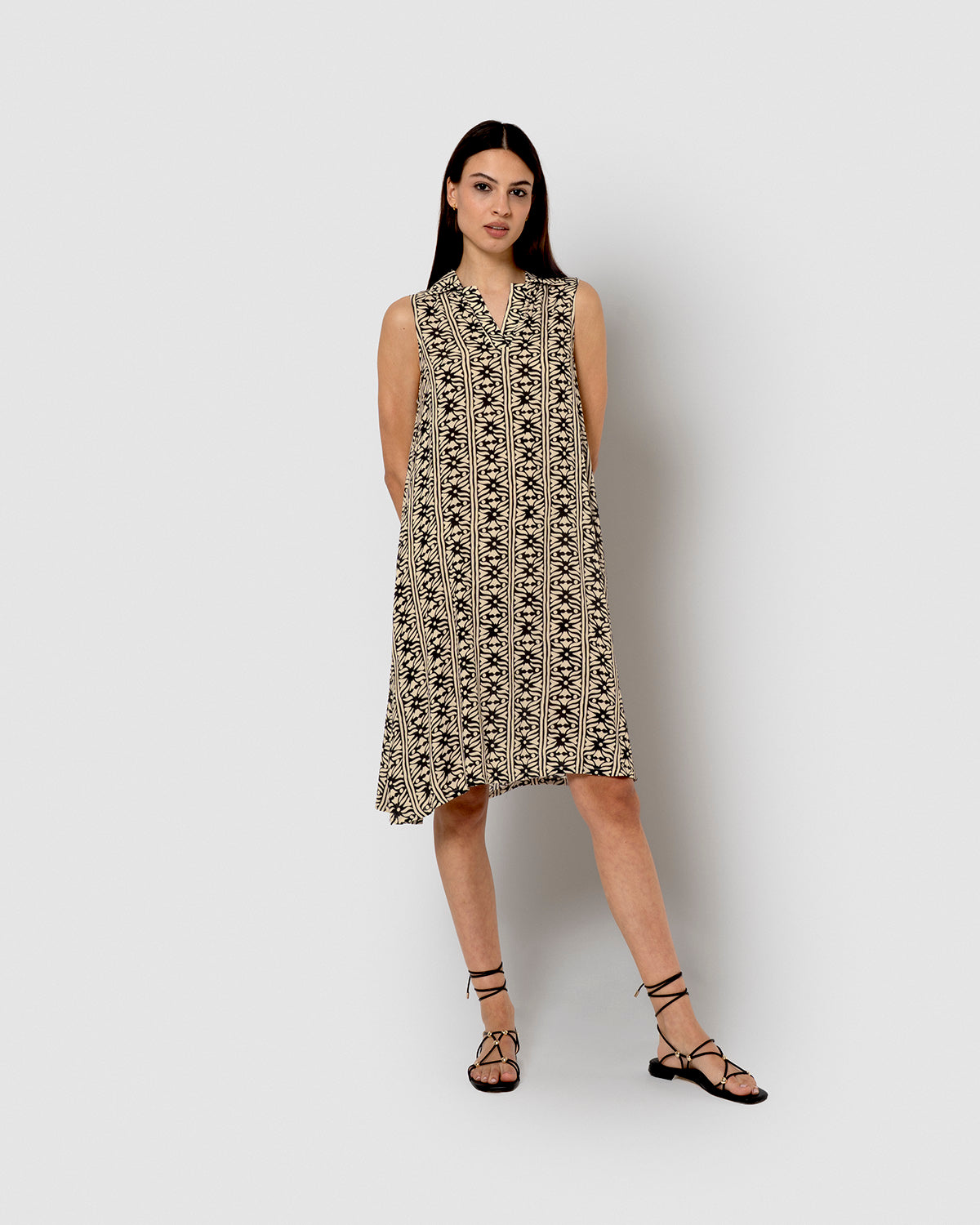 Vestido corto bambula detalles plisados nito negro