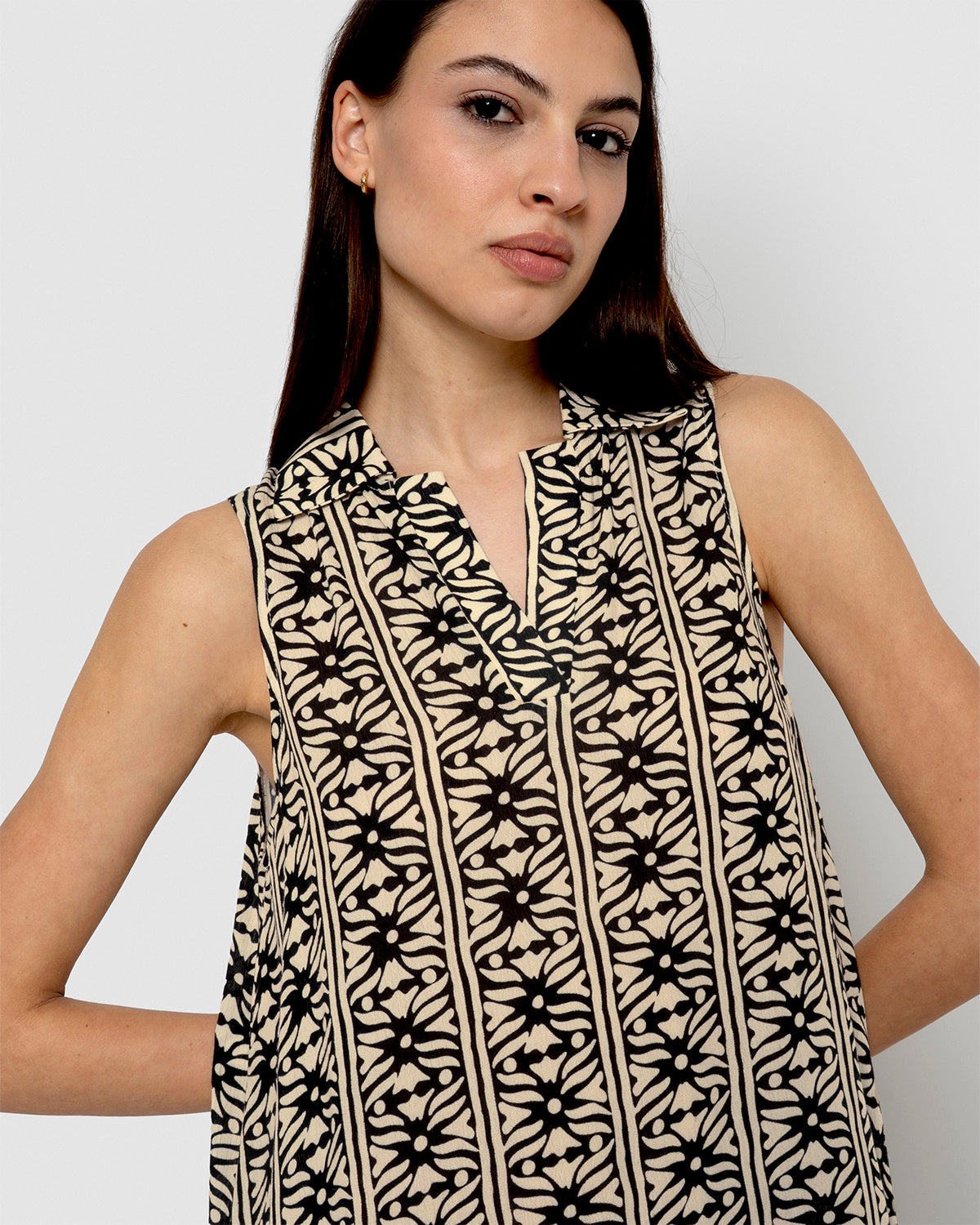 Vestido corto bambula detalles plisados nito negro