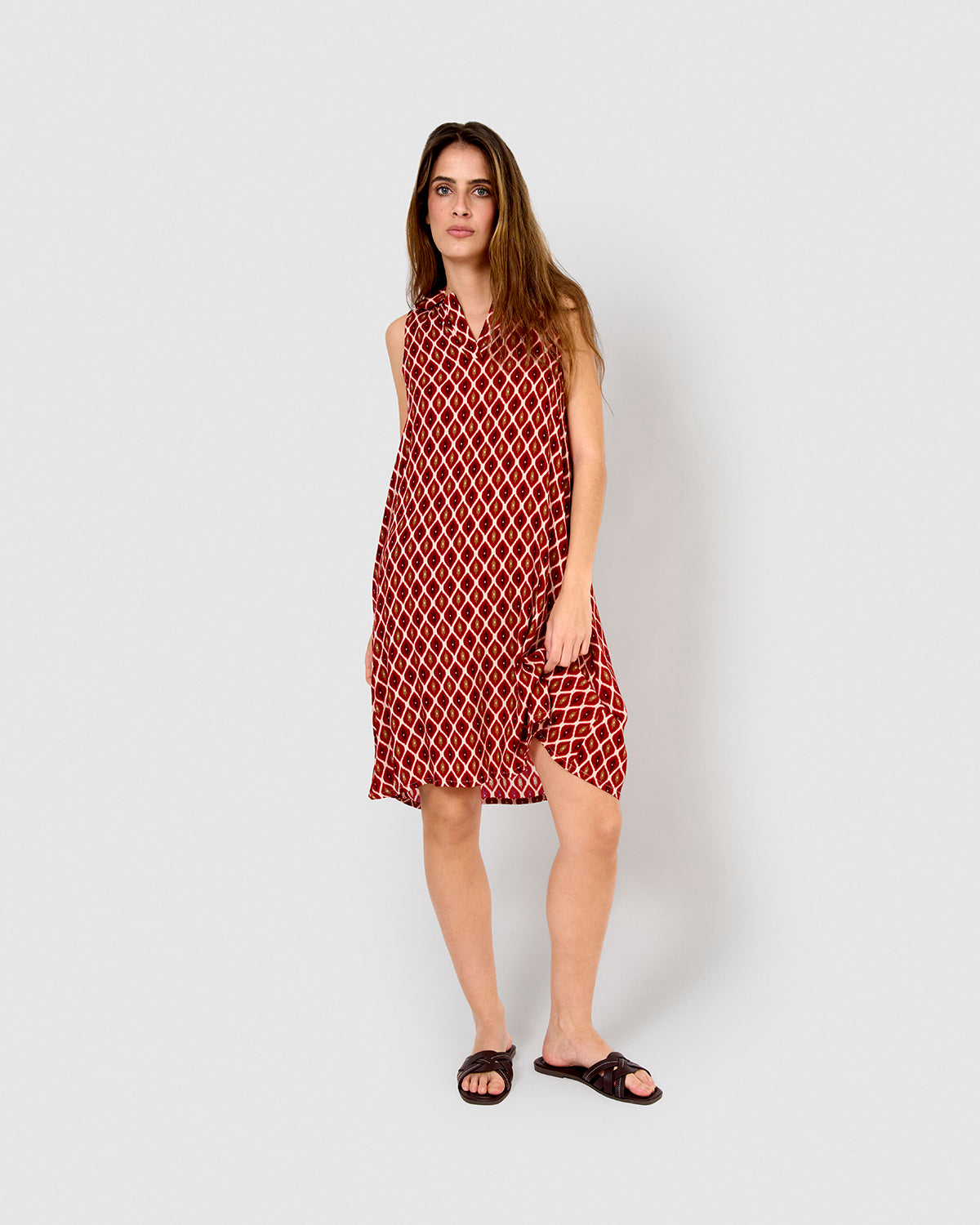 Vestido corto bambula detalles plisados cartagena burdeos