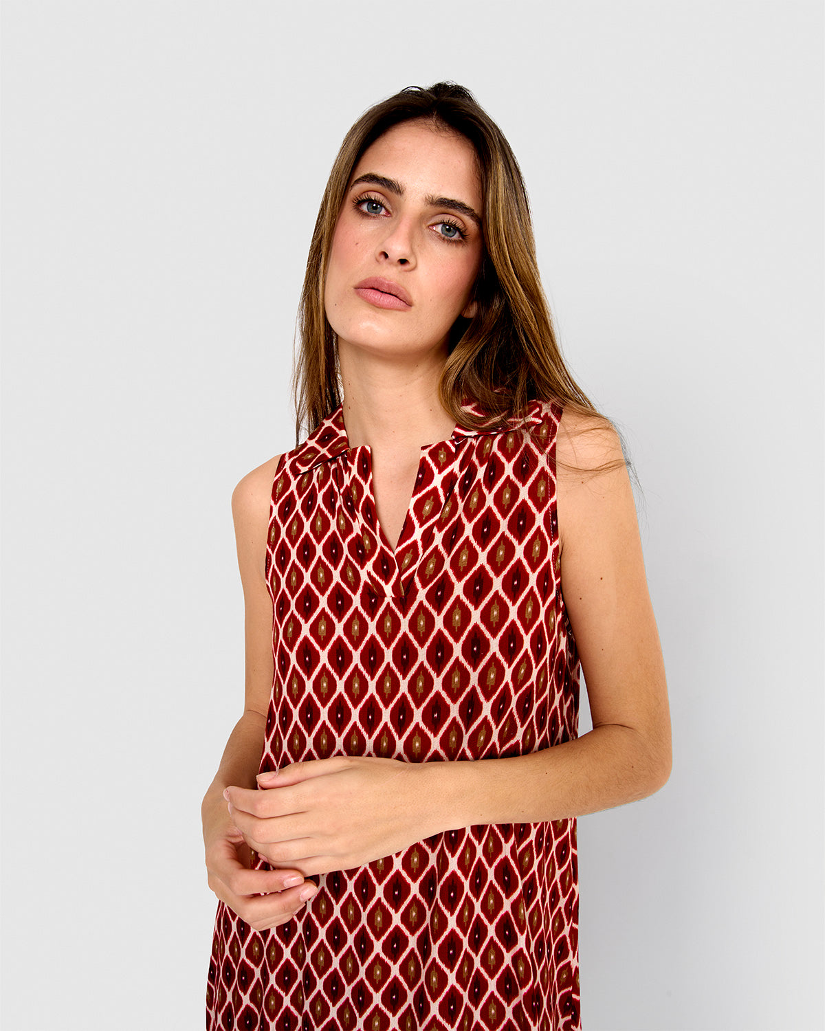 Vestido corto bambula detalles plisados cartagena burdeos
