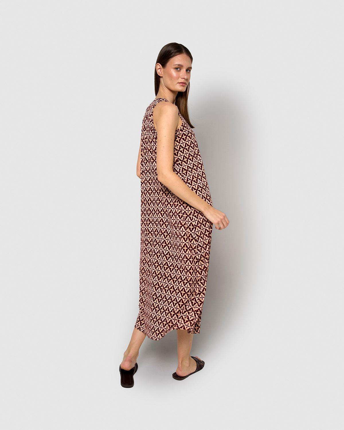 Vestido largo tirantes crepe tara burdeos