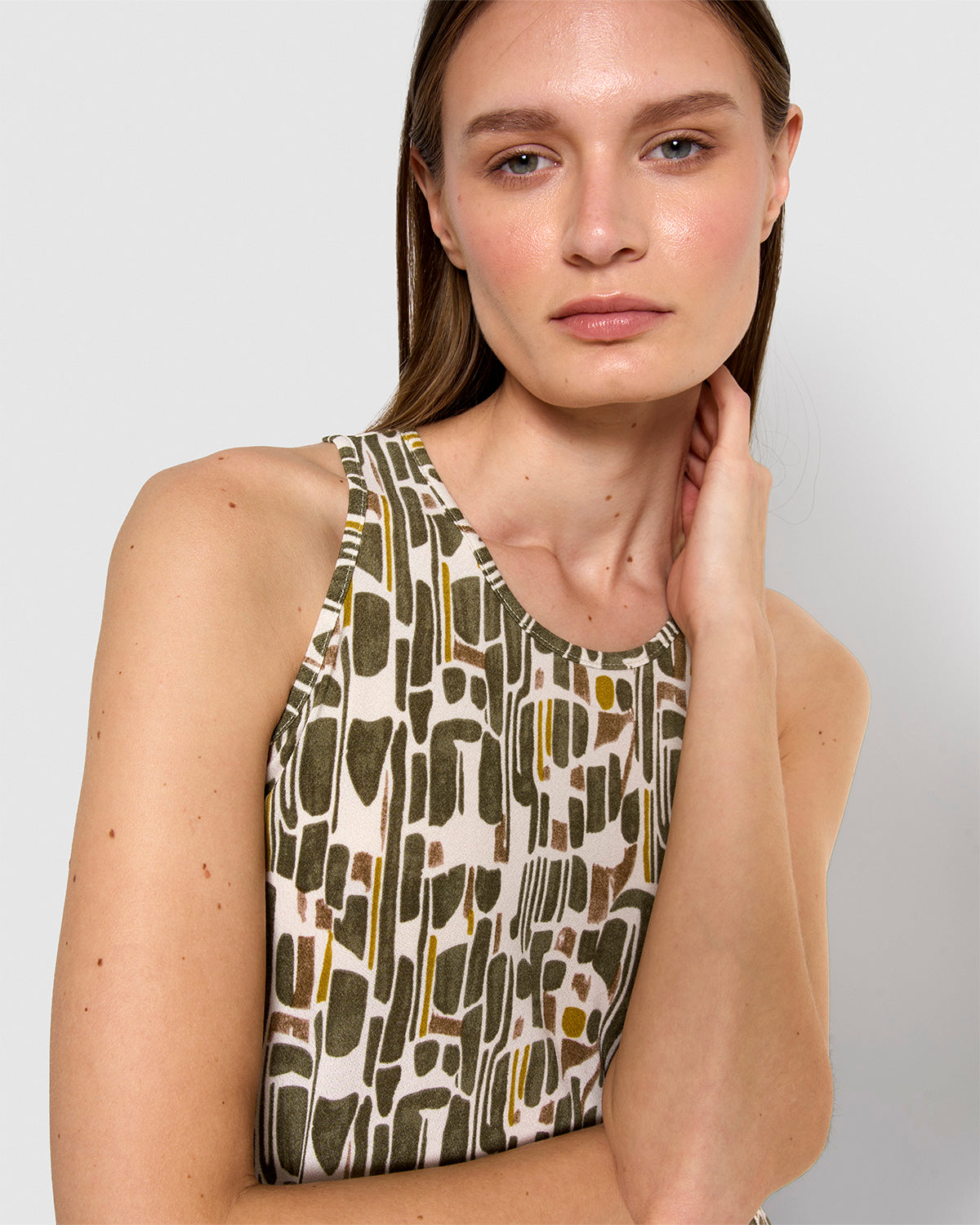 Vestido largo tirantes crepe vanya verde cacería