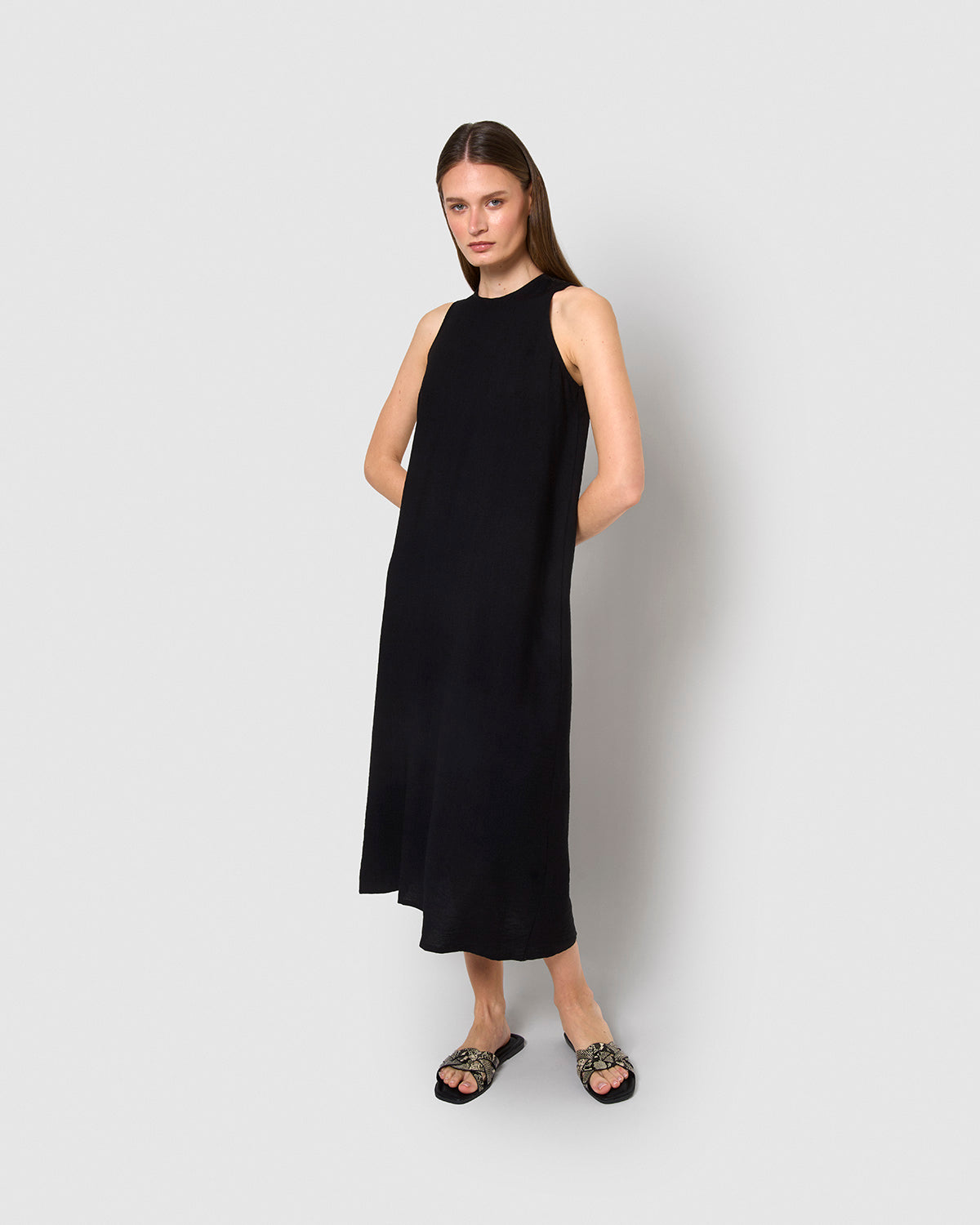 sleeveless flowing maxi dress in black