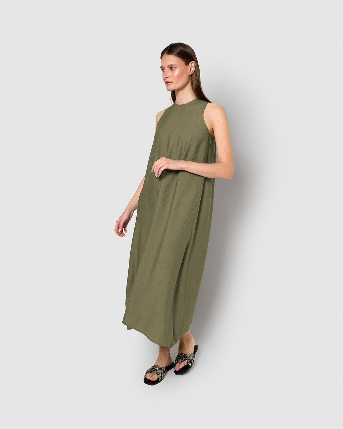 robe maxi verte fluide sans manches