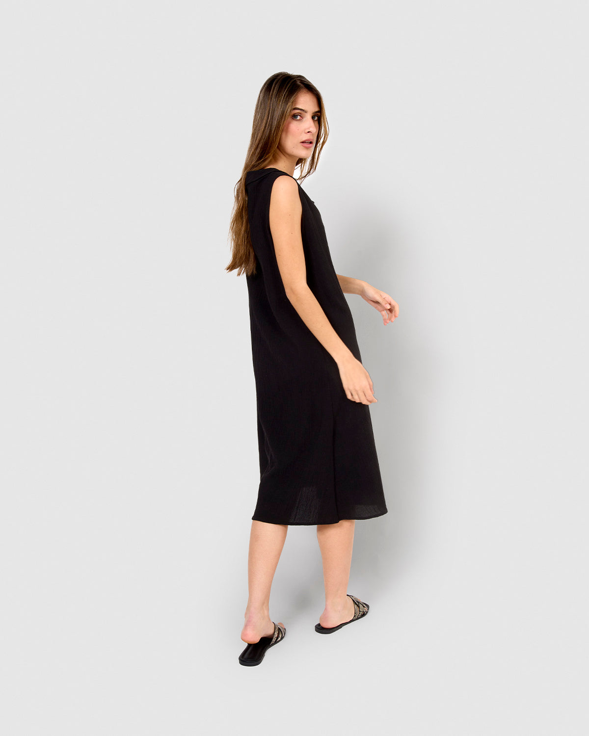 Vestido midi cuello drapeado algodón lino negro