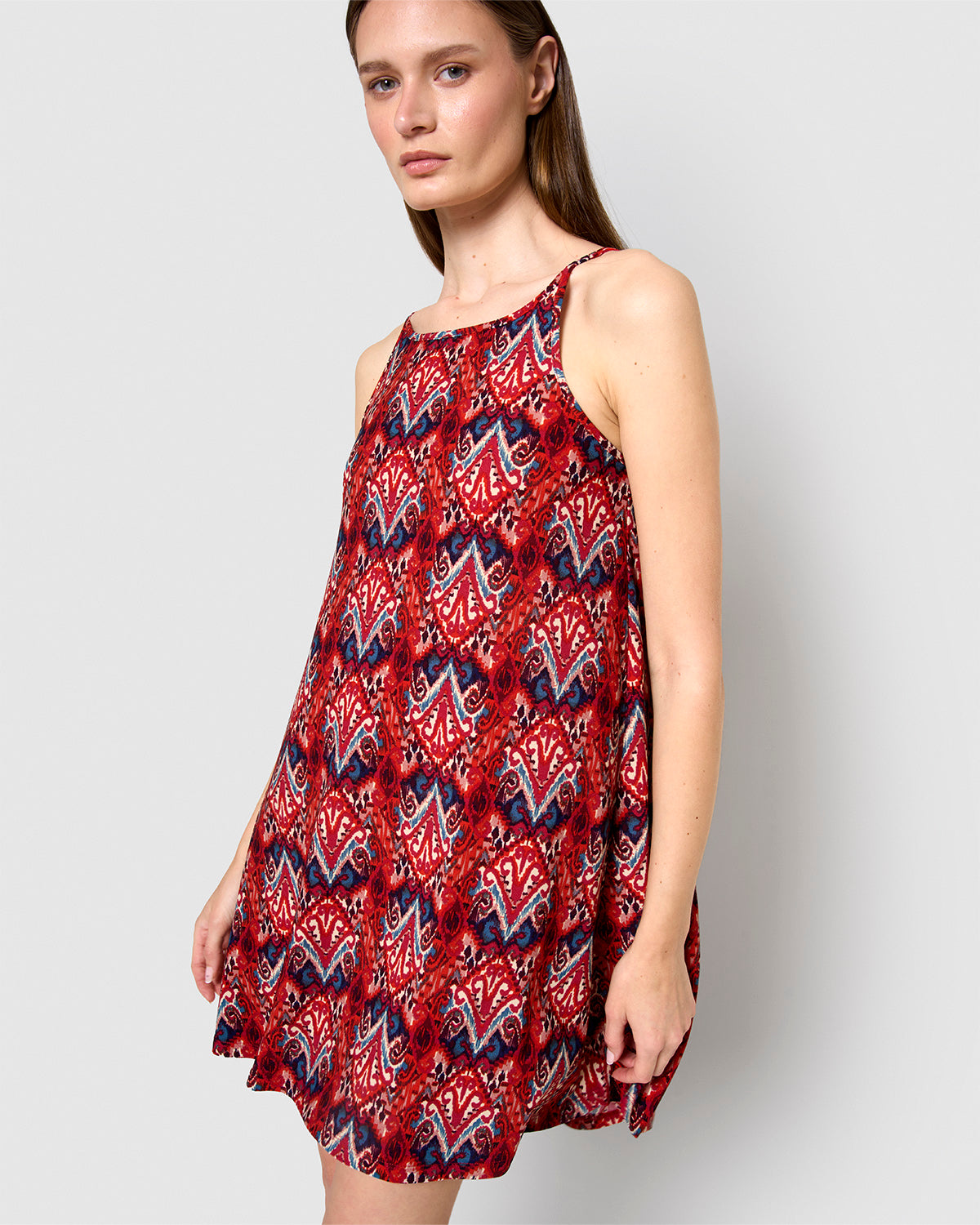 Vestido corto tirantes crepe sito burdeos
