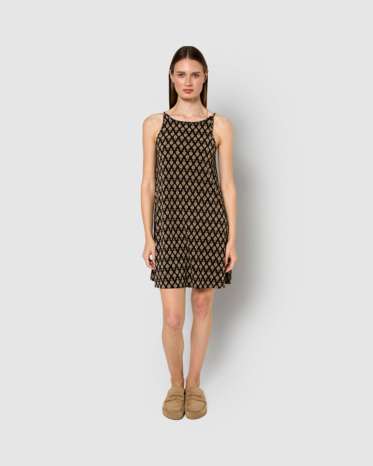 Vestido corto tirantes crepe kamala negro