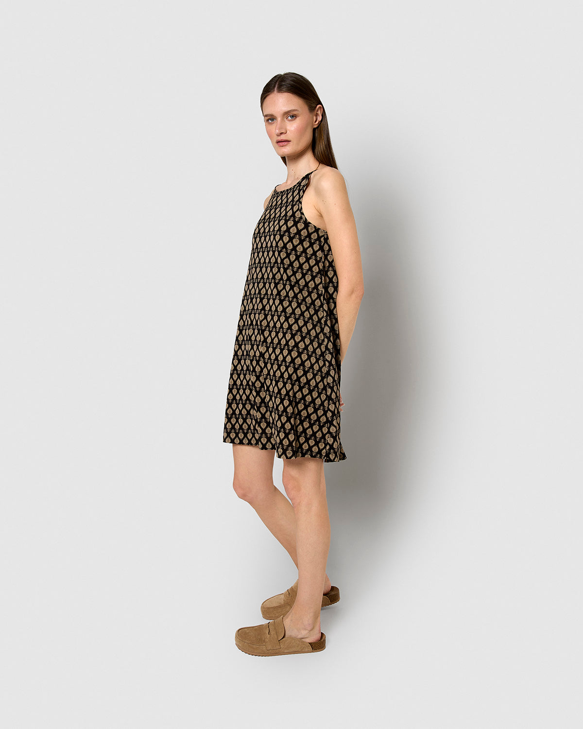 Vestido corto tirantes crepe kamala negro