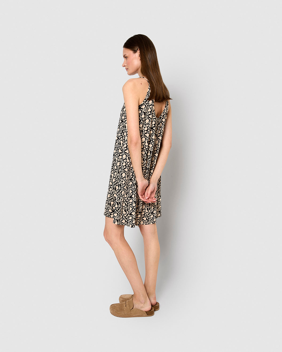Vestido corto tirantes crepe telma negro