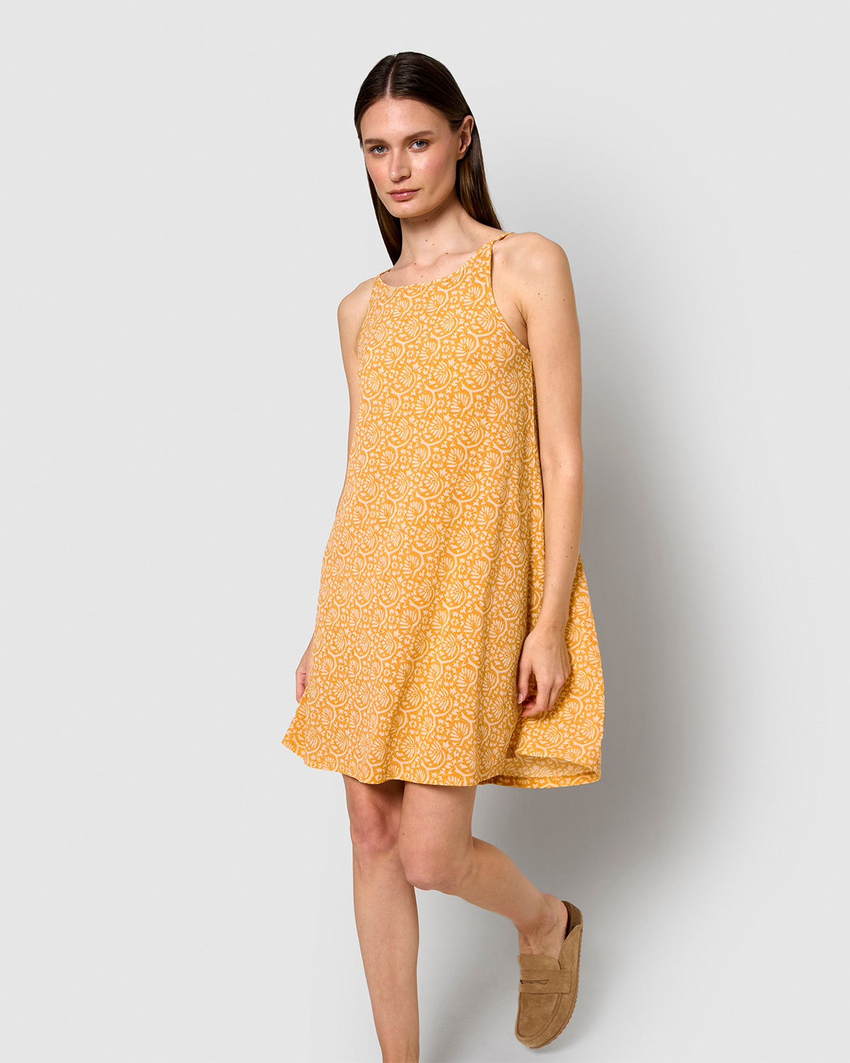Vestido corto tirantes crepe diya ocre