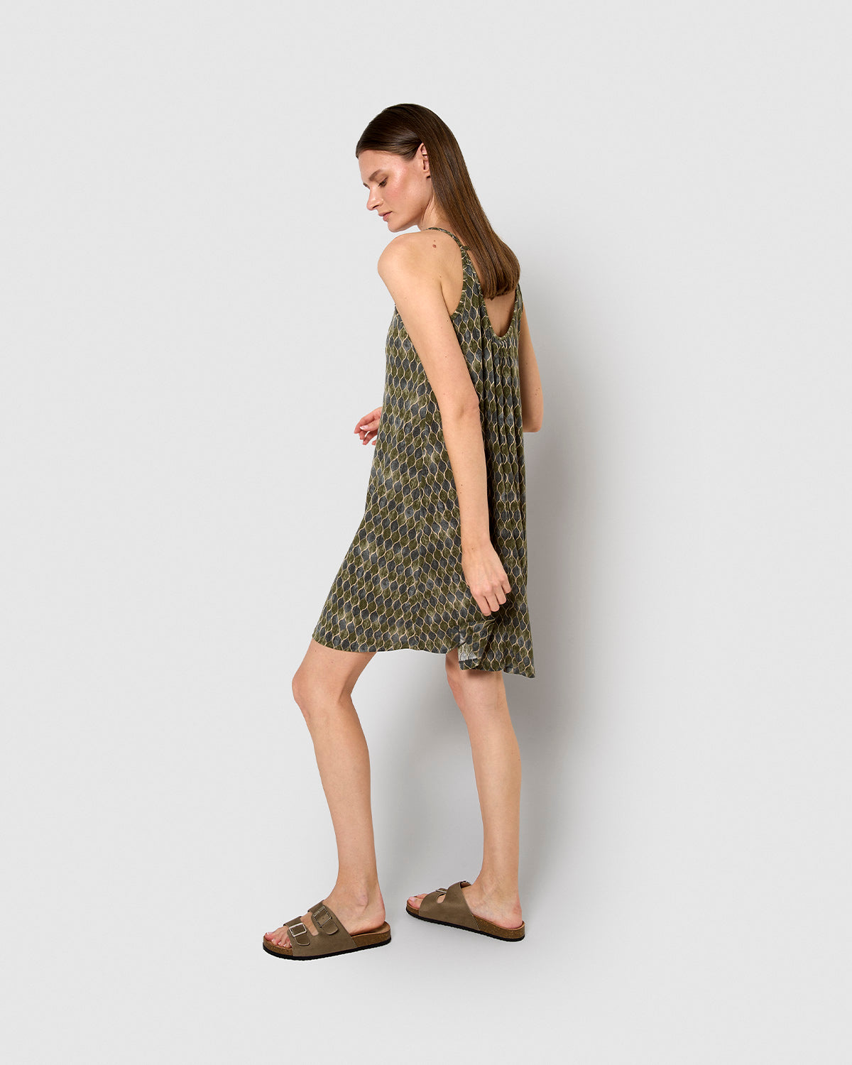 Vestido corto tirantes crepe carlota verde