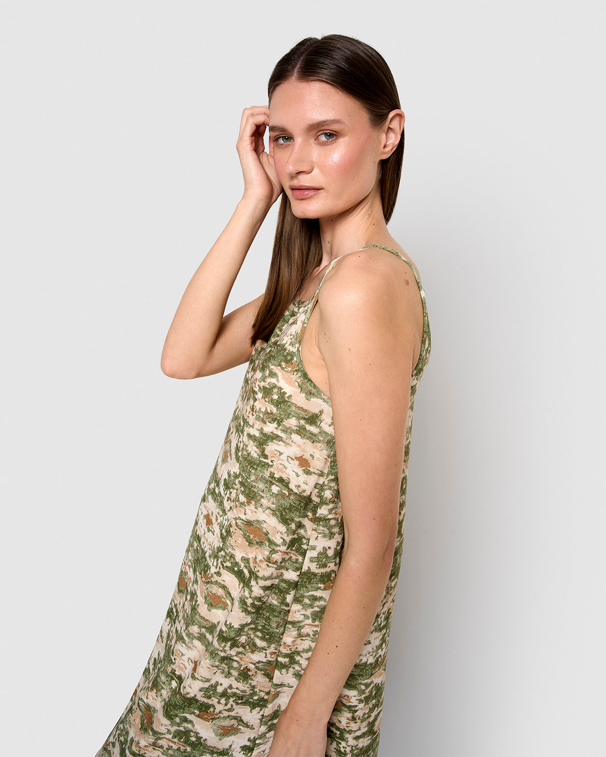 Vestido corto tirantes crepe magnus verde