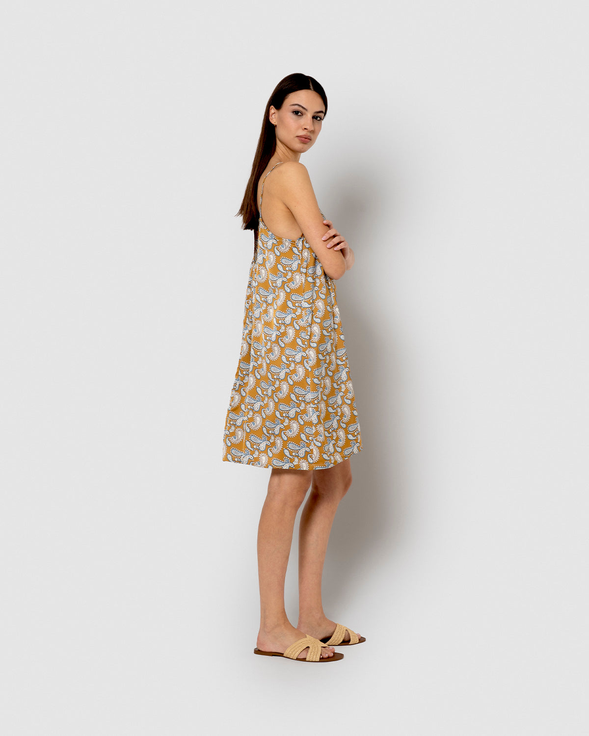 Vestido corto satén milán ocre