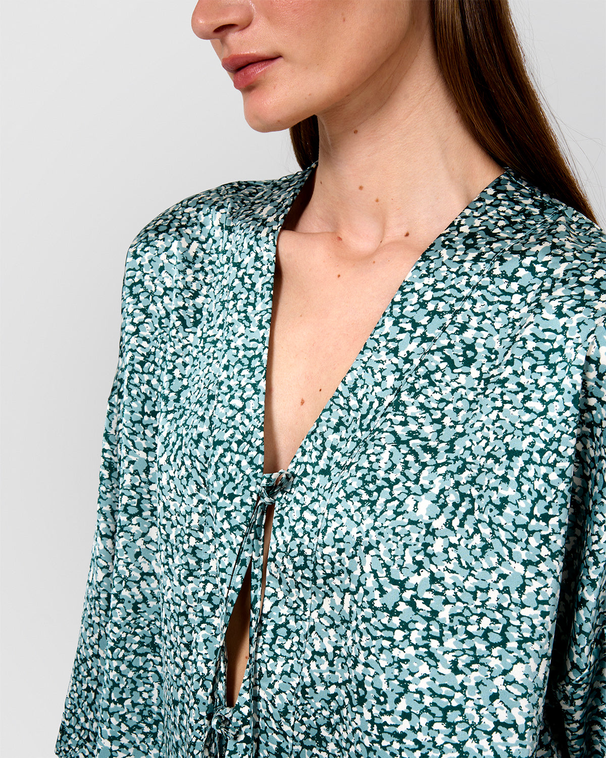 Blusa satén lazos synca agua marina