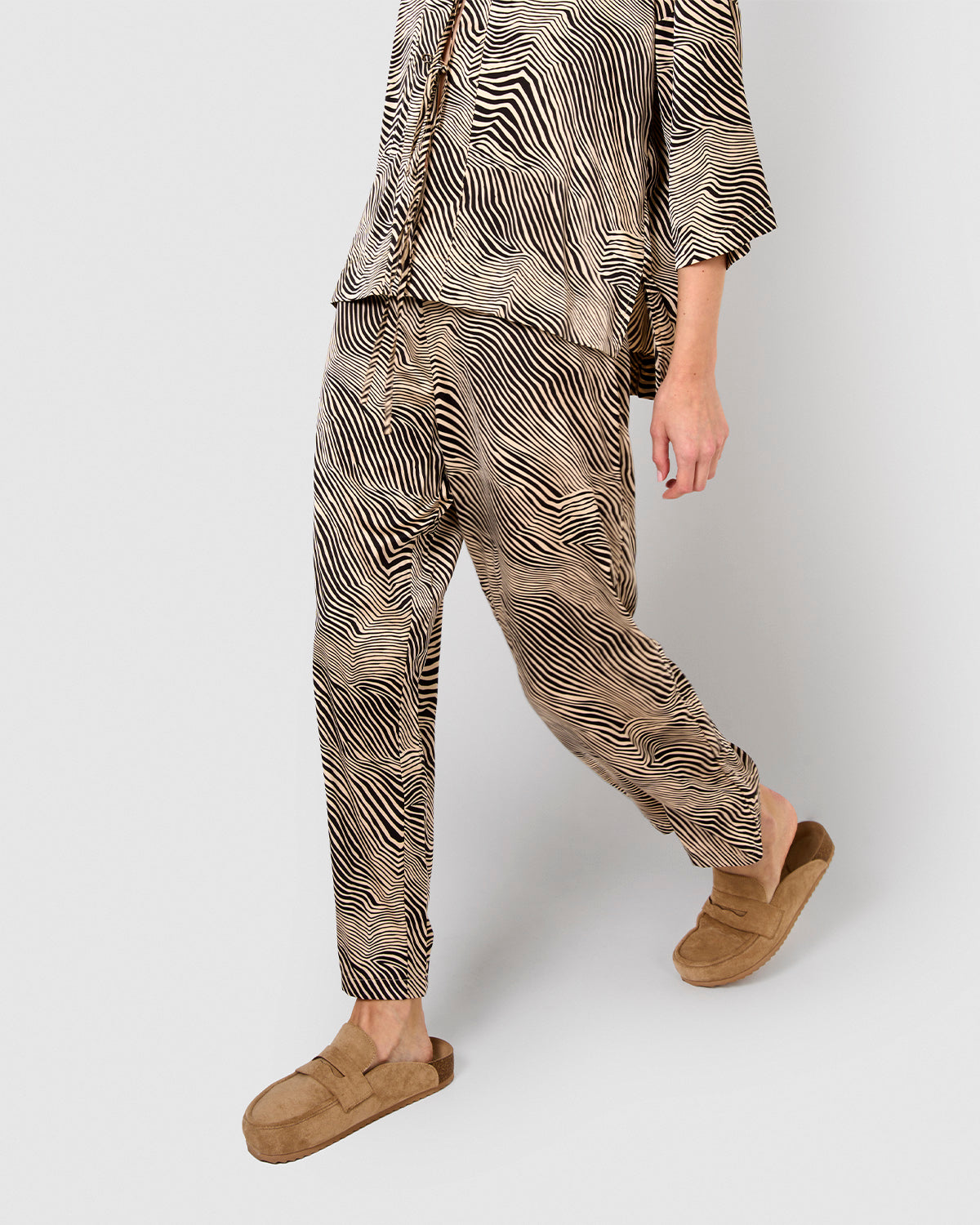 Pantalón largo satén drus beige