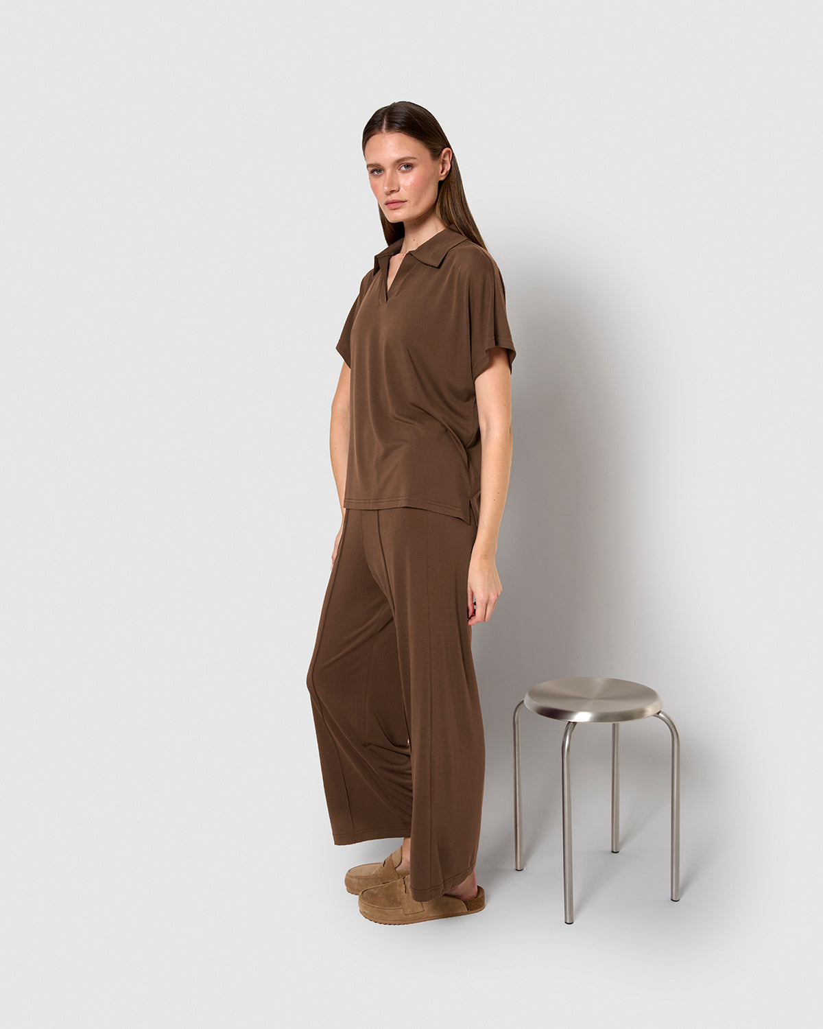 Pantalón crop fluido marrón