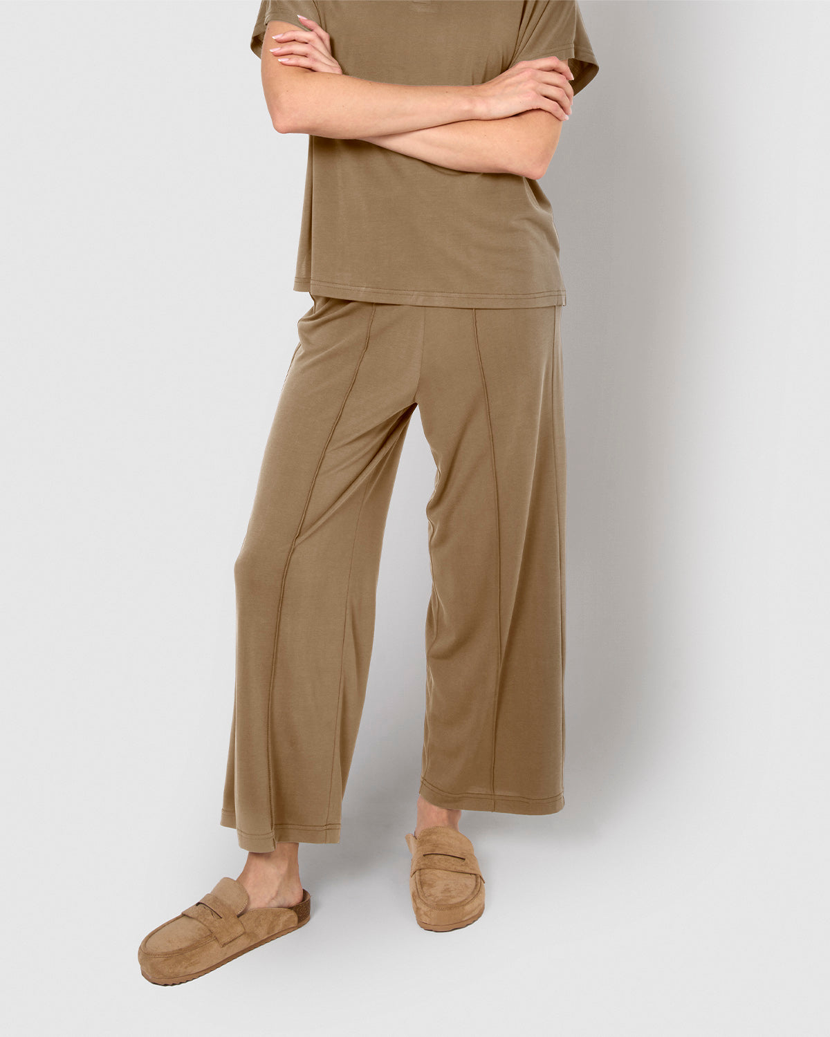 Pantalón crop fluido verde kaki