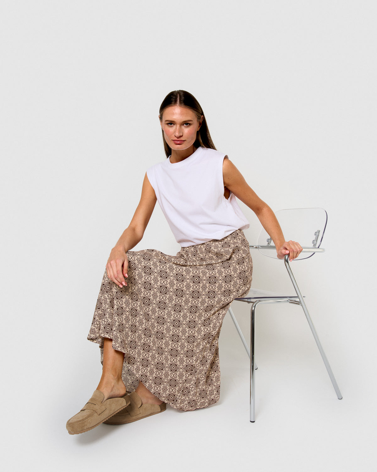 Falda midi bambula detalles plisados hunter marrón