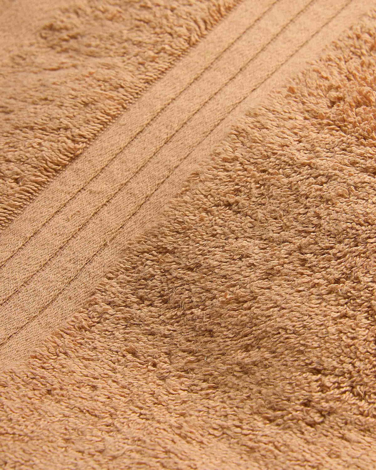 Toalla de baño 700gr cenefa rayas ocre