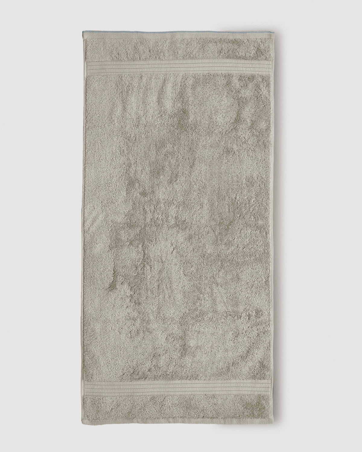Toalla de baño 700gr cenefa rayas topo