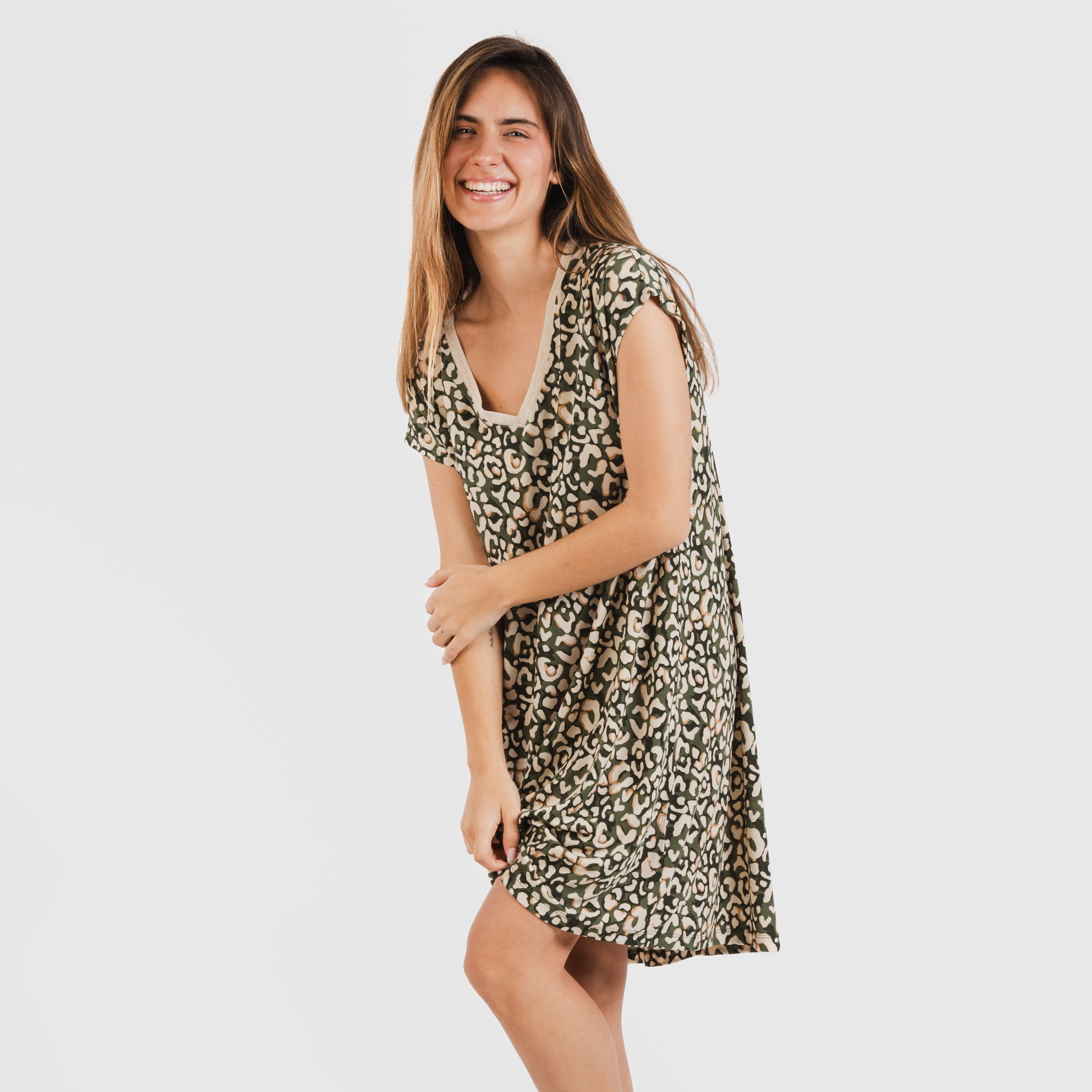 Vestido corto manga fluida crepe Milina verde caceria