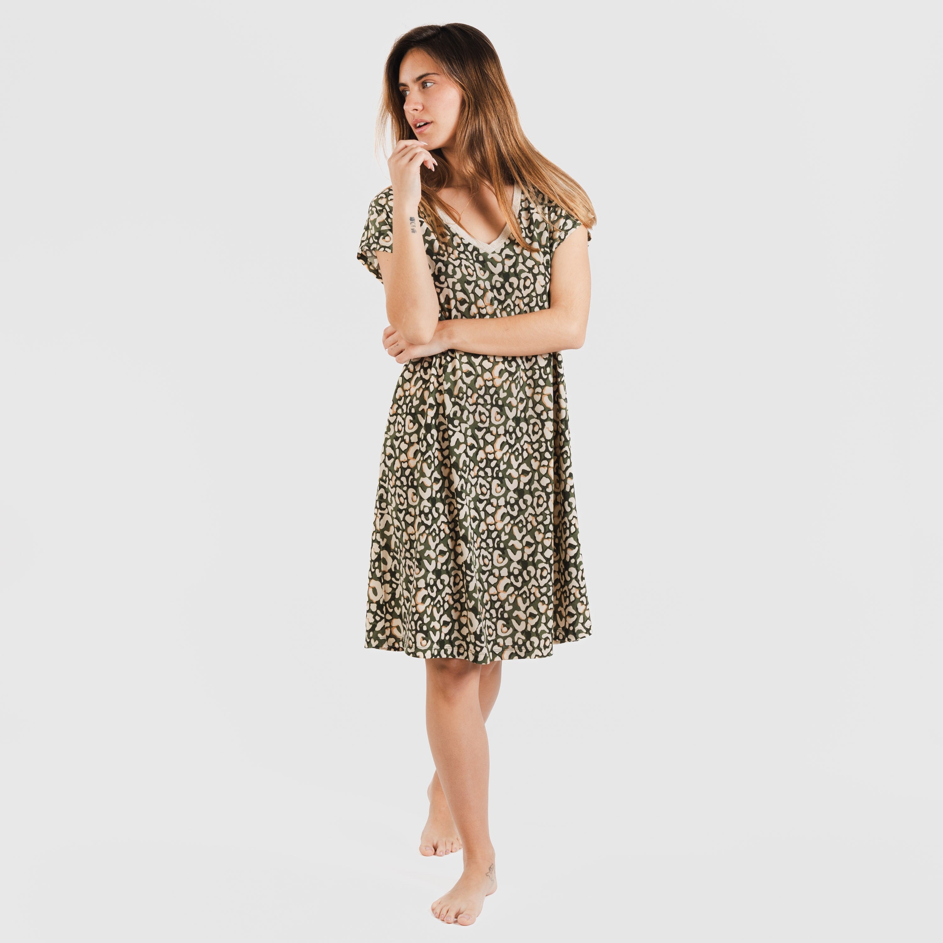 Vestido corto manga fluida crepe Milina verde caceria