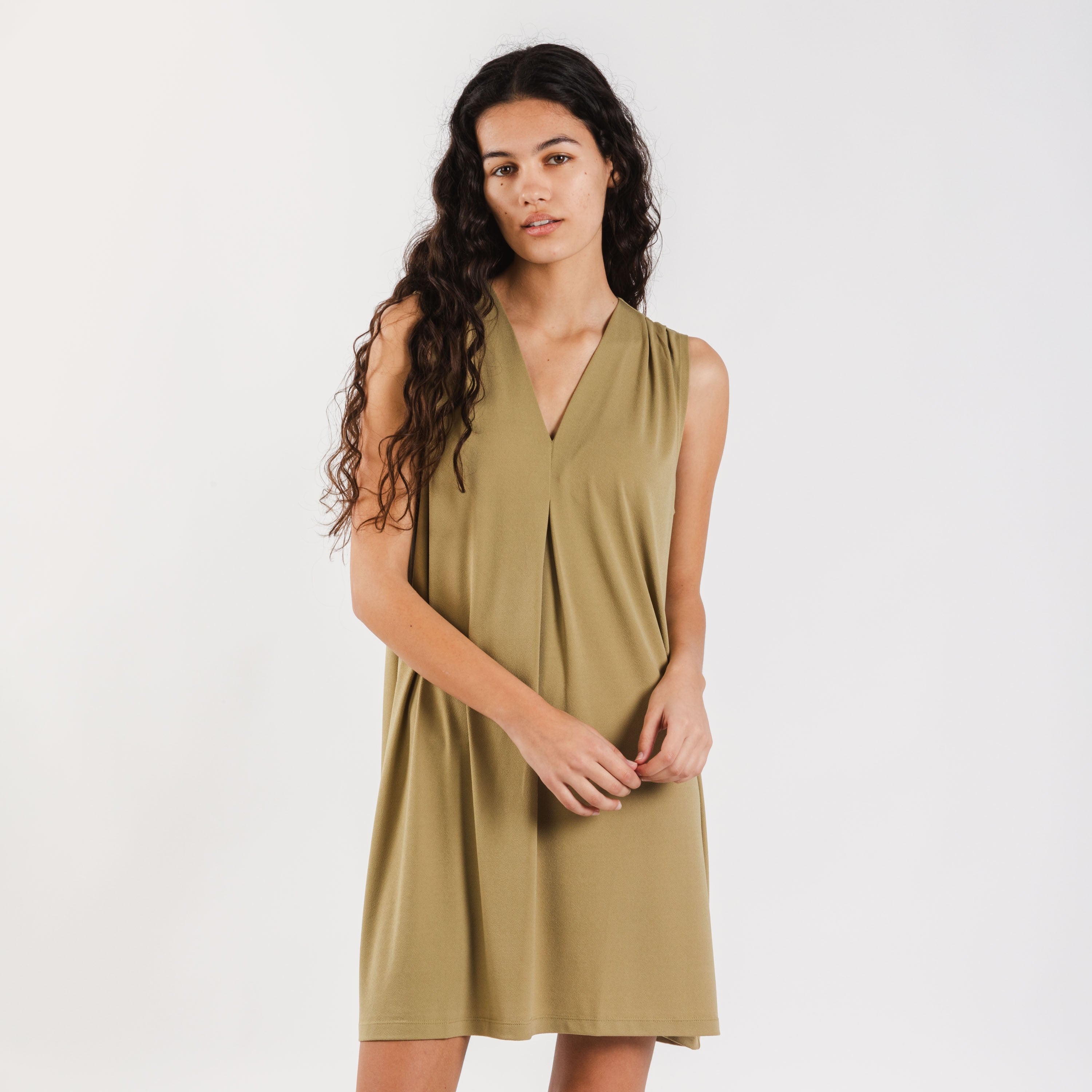 vestido curto liso de crepe