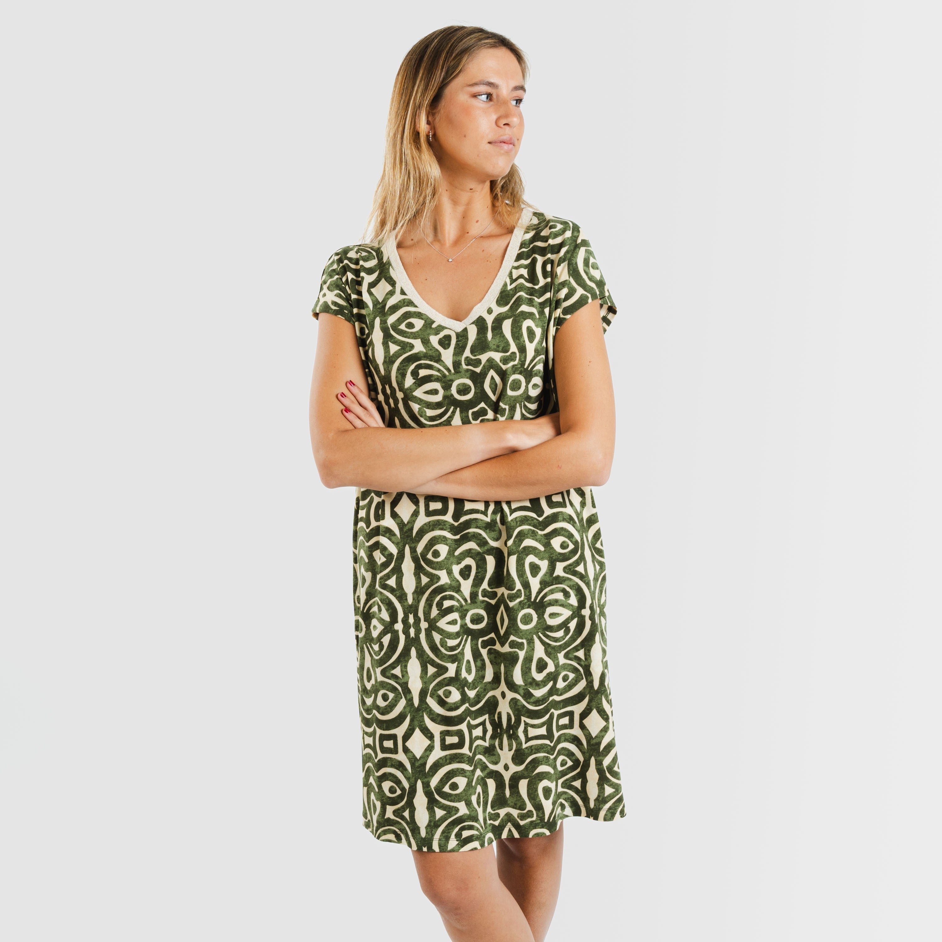 Vestido corto manga fluida crepe Premura verde caceria