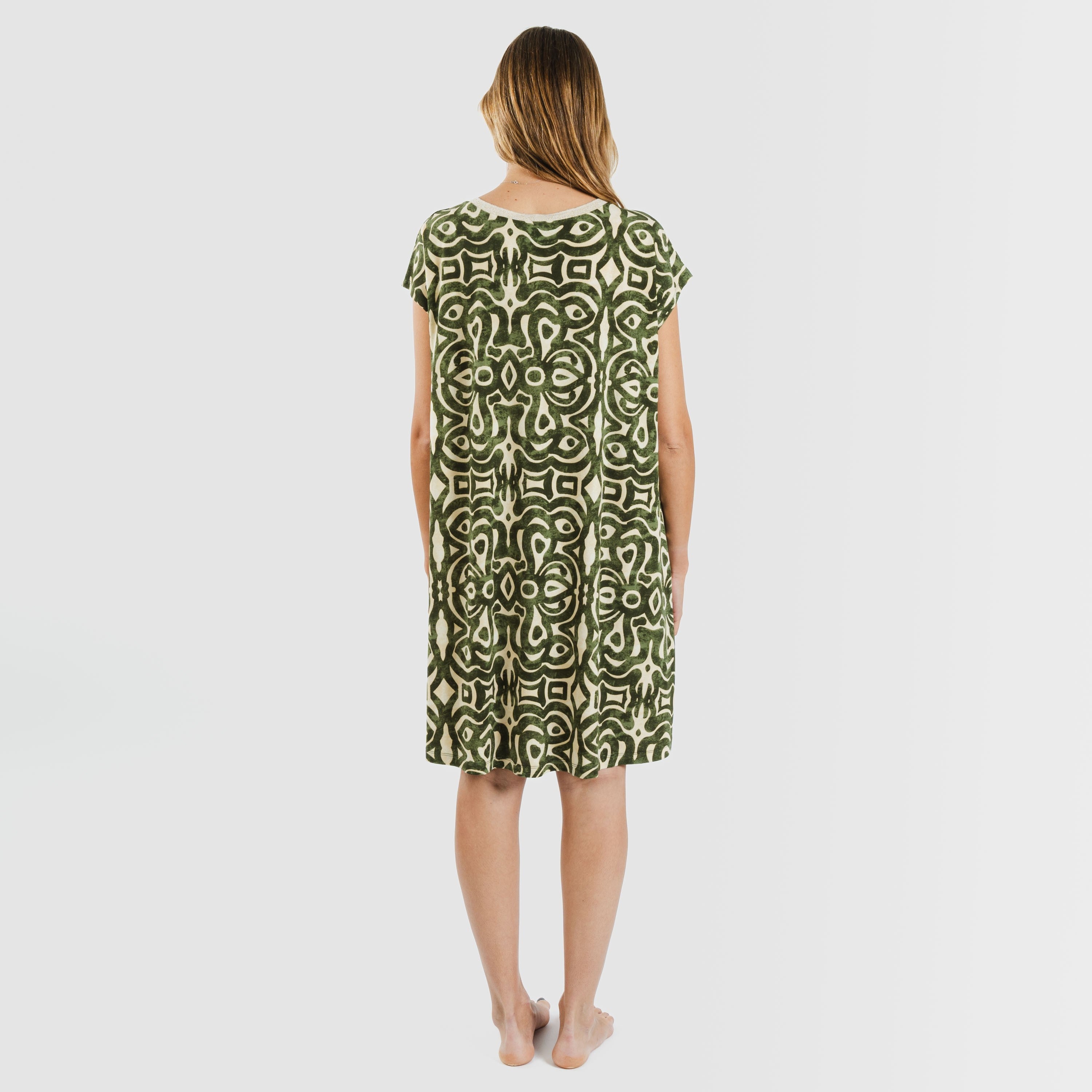 Vestido corto manga fluida crepe Premura verde caceria