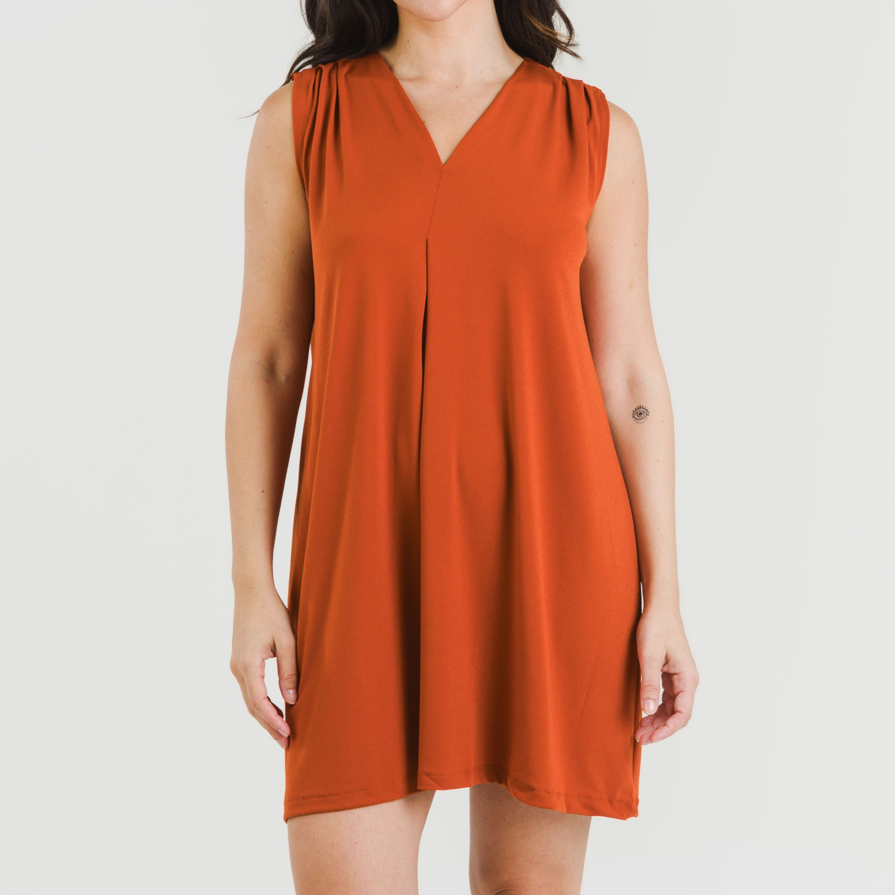 vestido curto liso de crepe