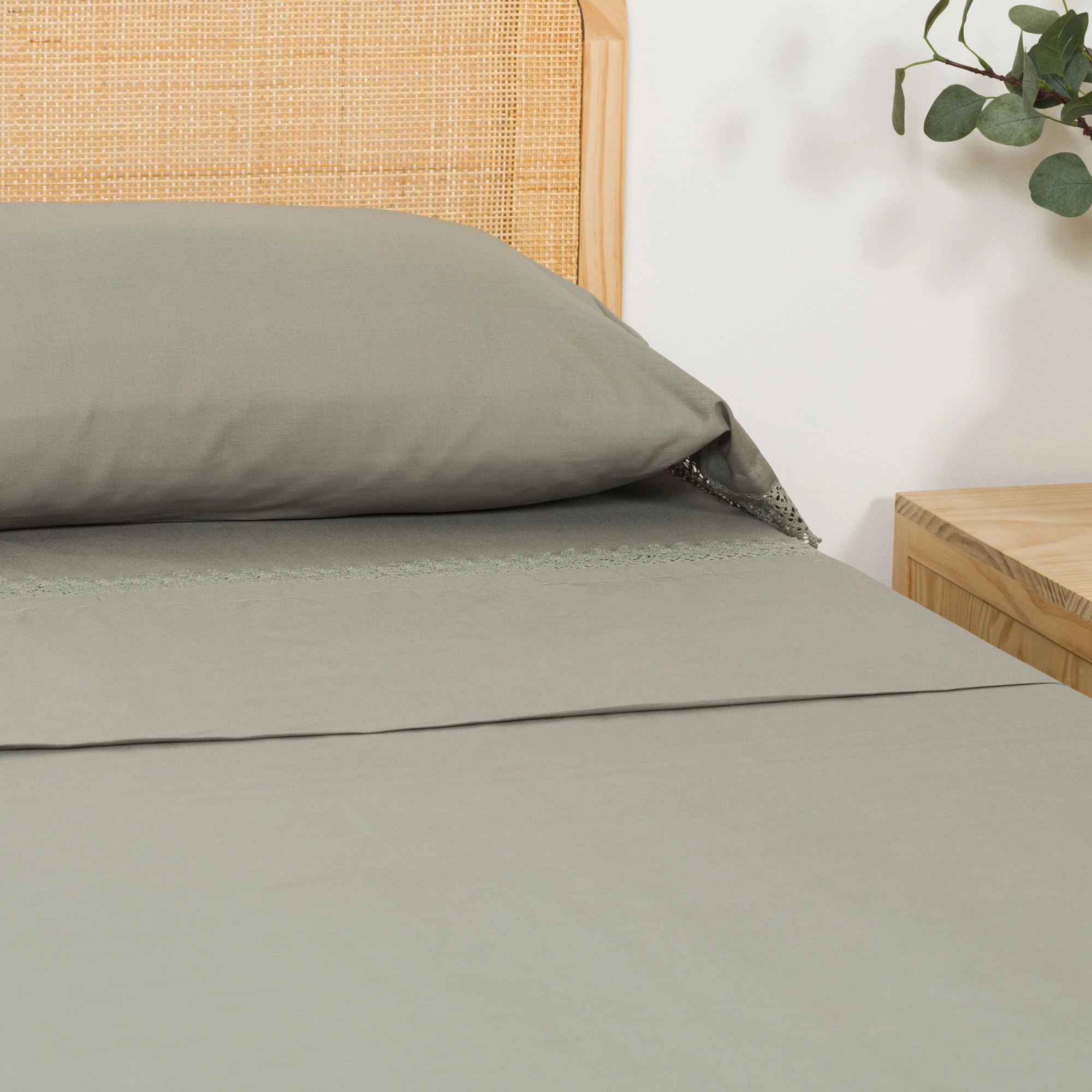 Juego de sábanas algodón con aplique lisa verde seco