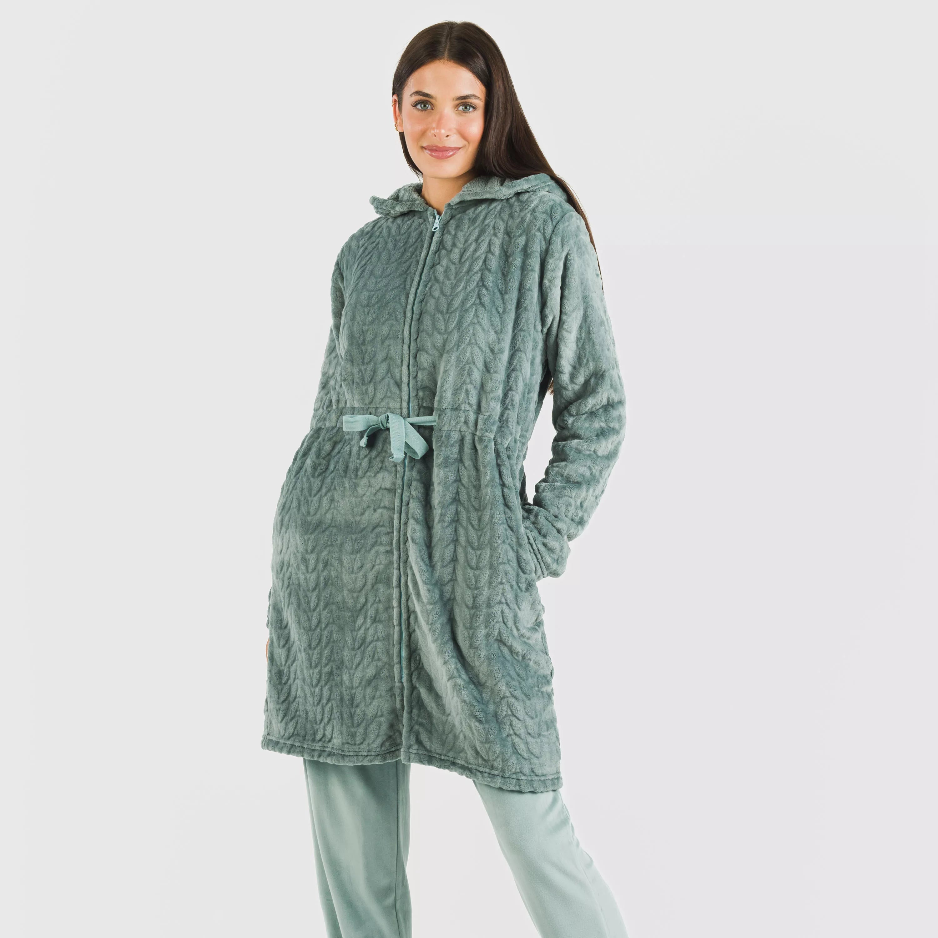 Bata terciopelo con gorro Devore lisa