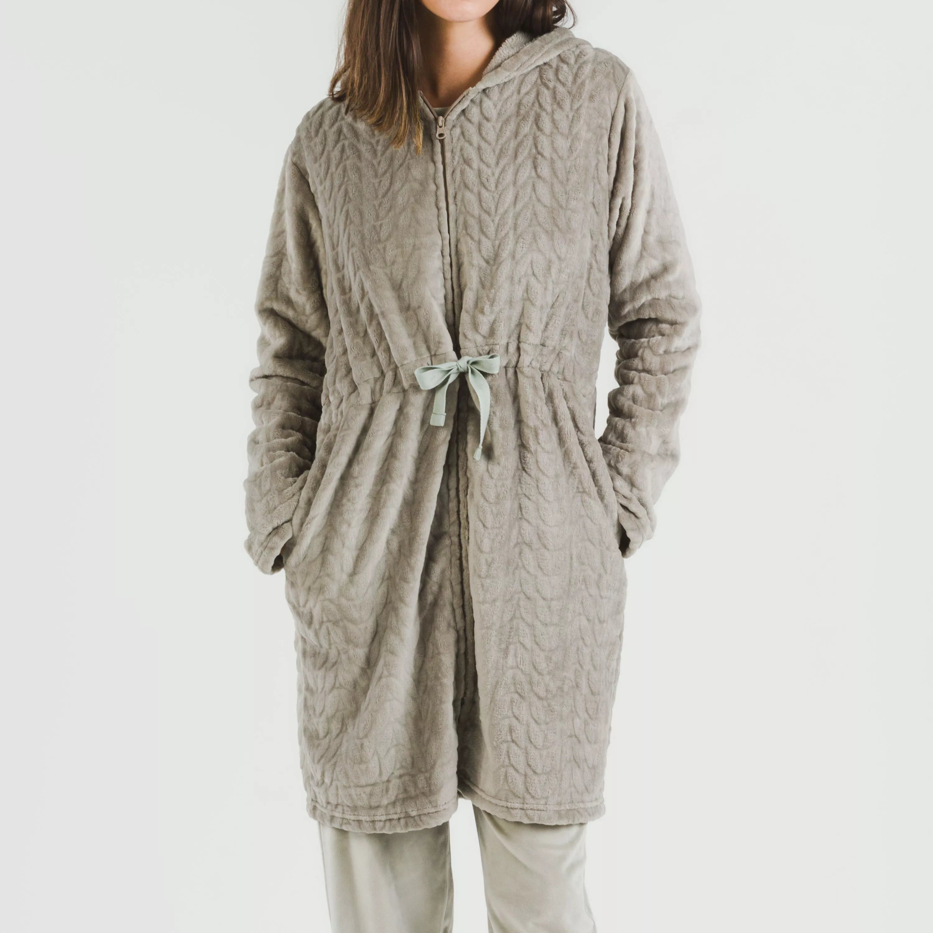 Bata terciopelo con gorro Devore lisa