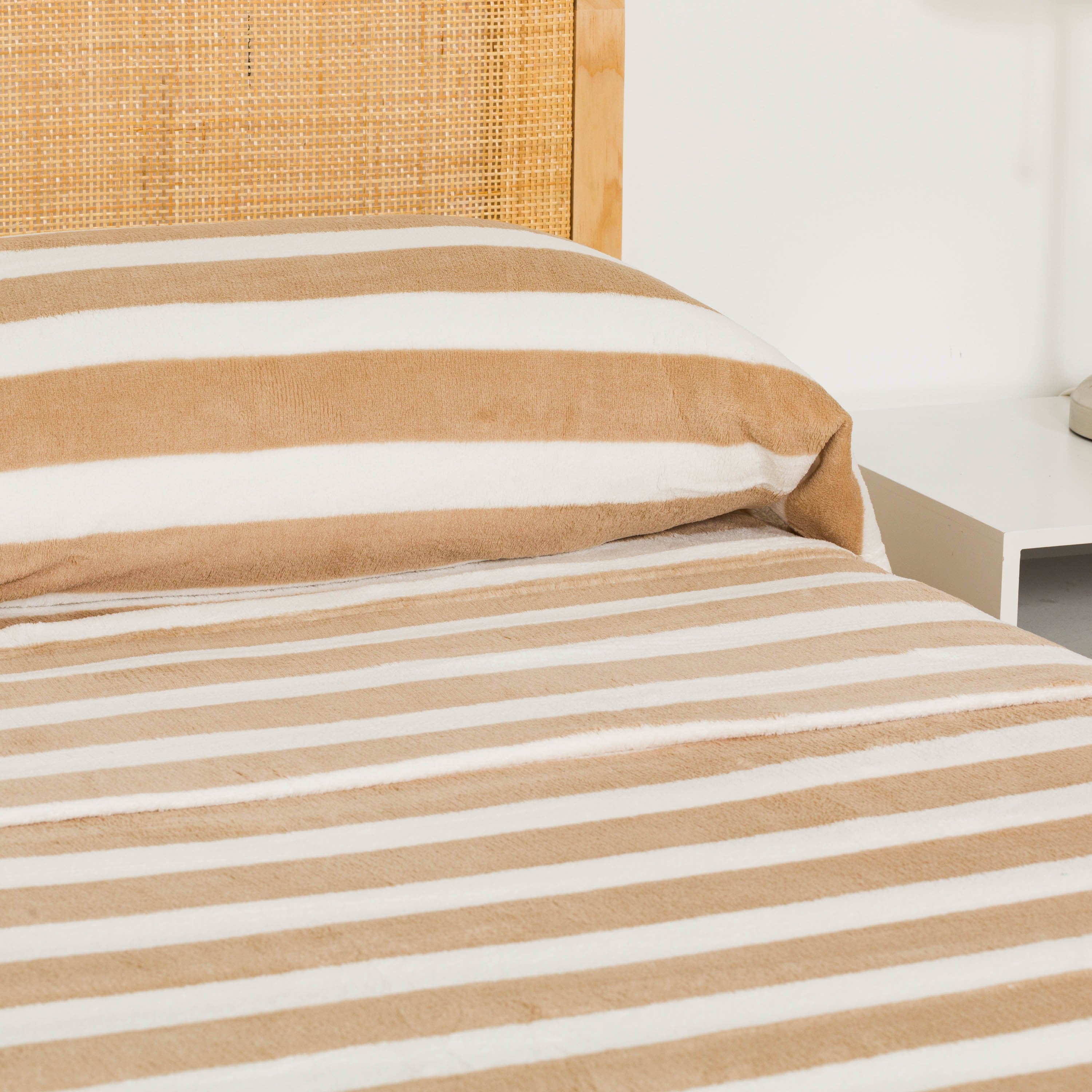 Juego de sábanas coralina Raya Vinia arena