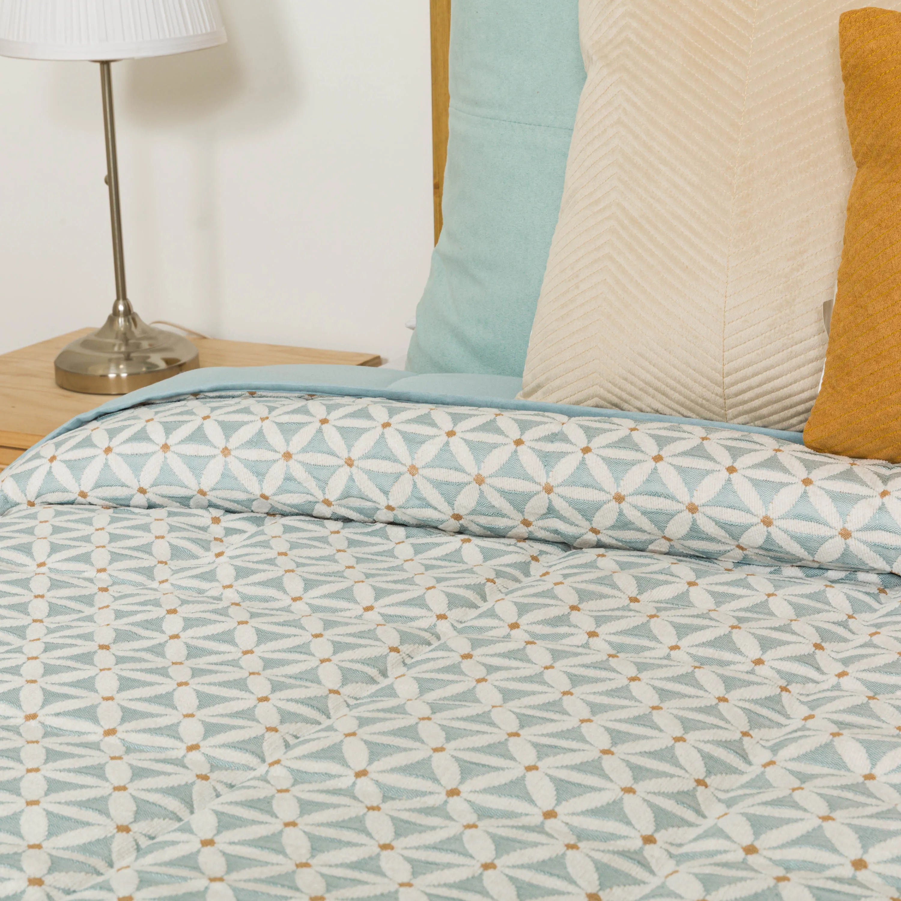 Trapunta jacquard in ciniglia Singapur