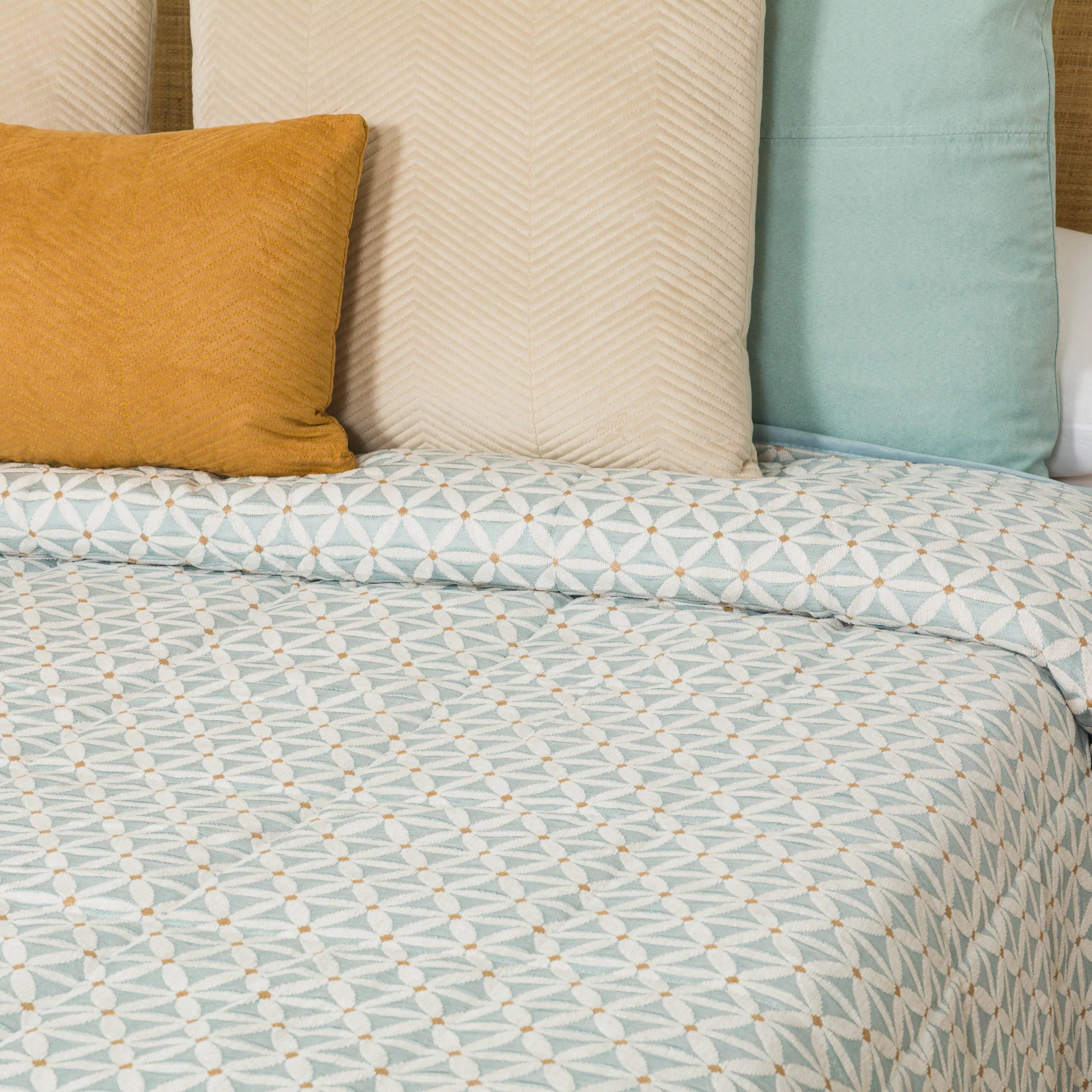 Trapunta jacquard in ciniglia Singapur