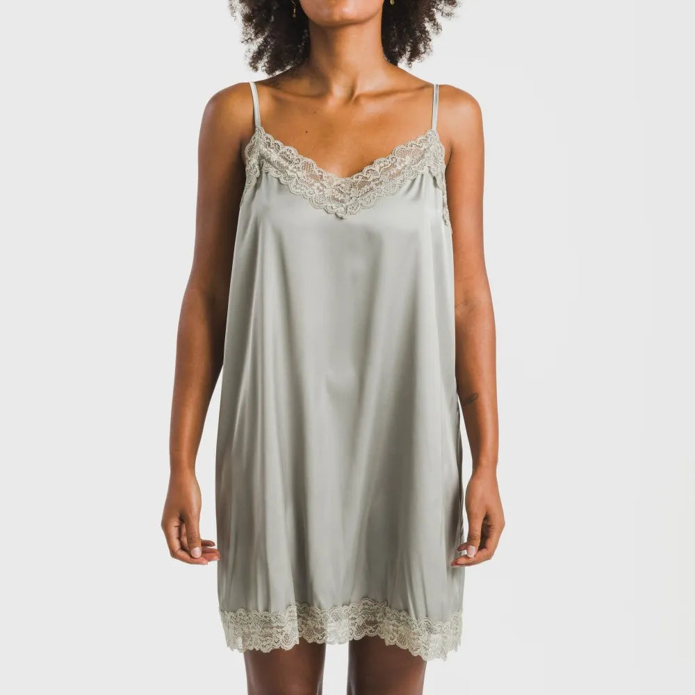 SHORT SATEN FRIDAY PLAIN NIGHTGIFT