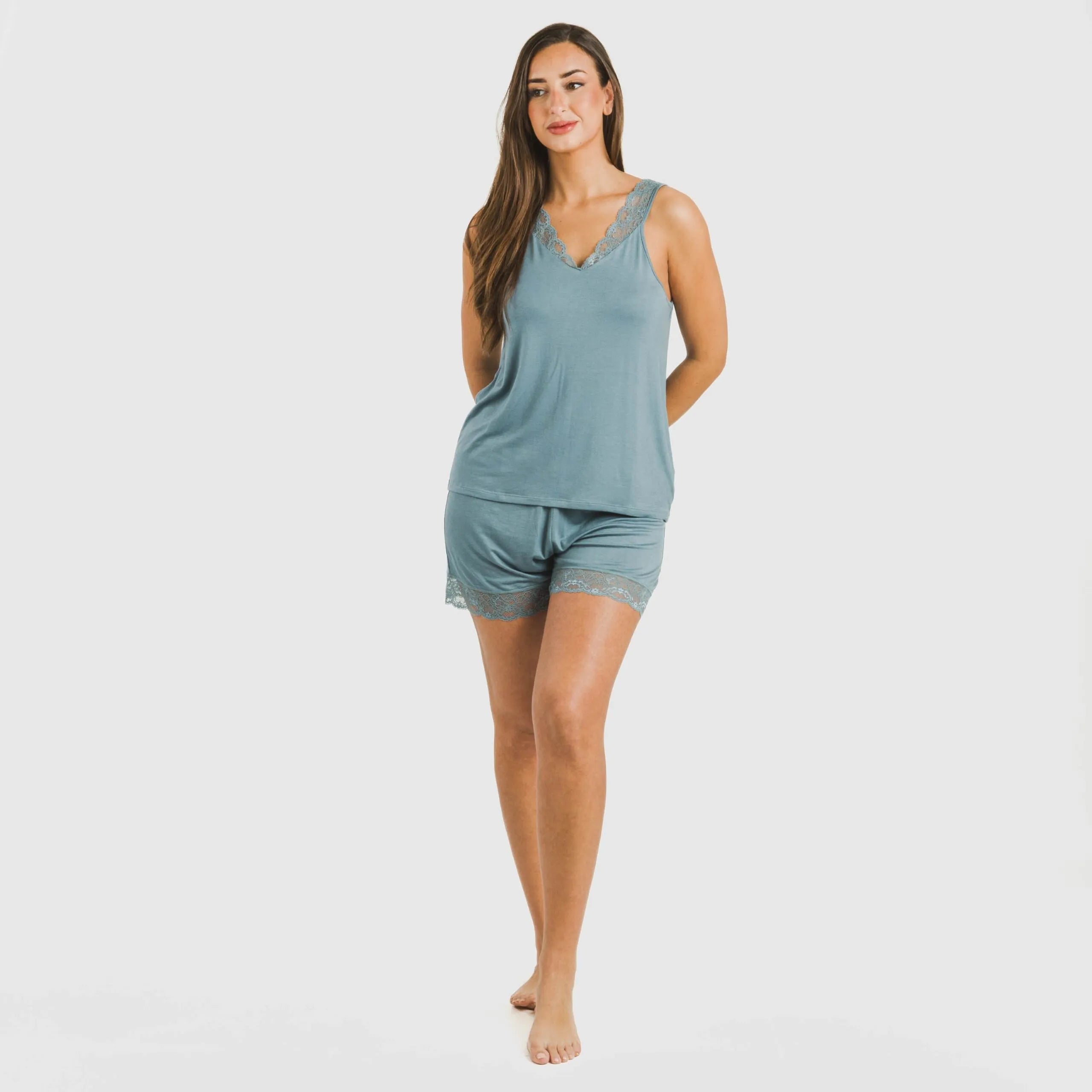 Pigiama in rayon semplice con spalline in pizzo