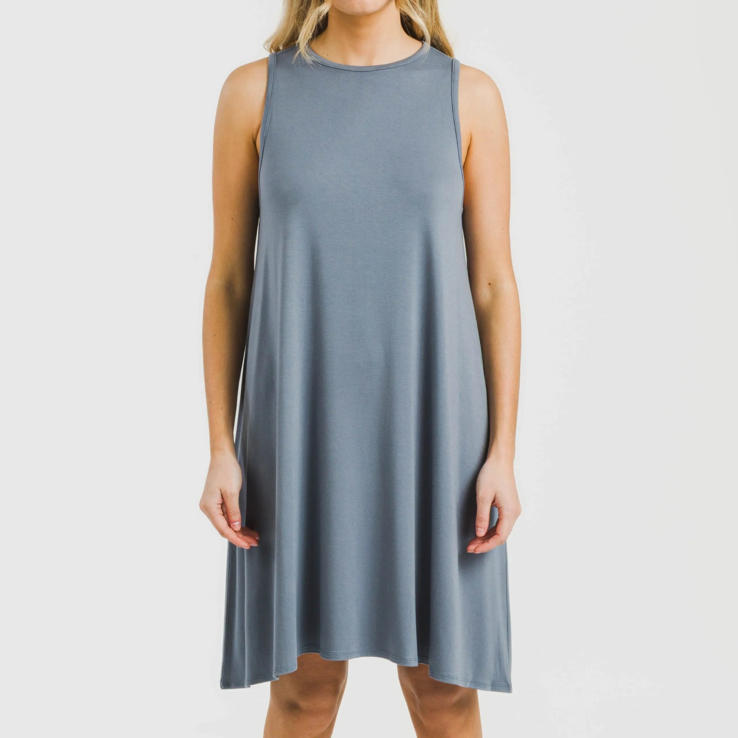 Vestido corto tirantes viscosa liso