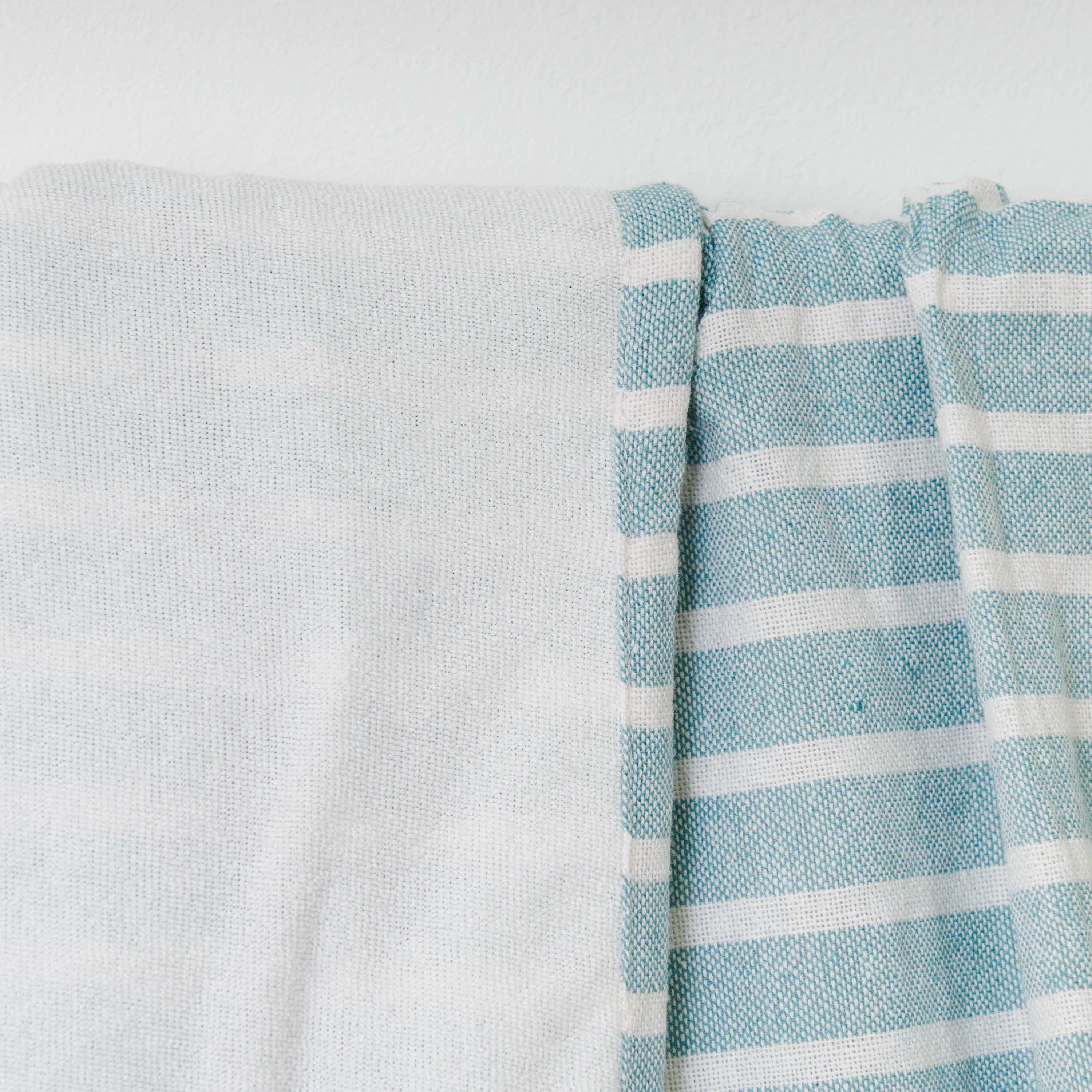 Conjunto de toalha pareô + bolsa de algodão listrada