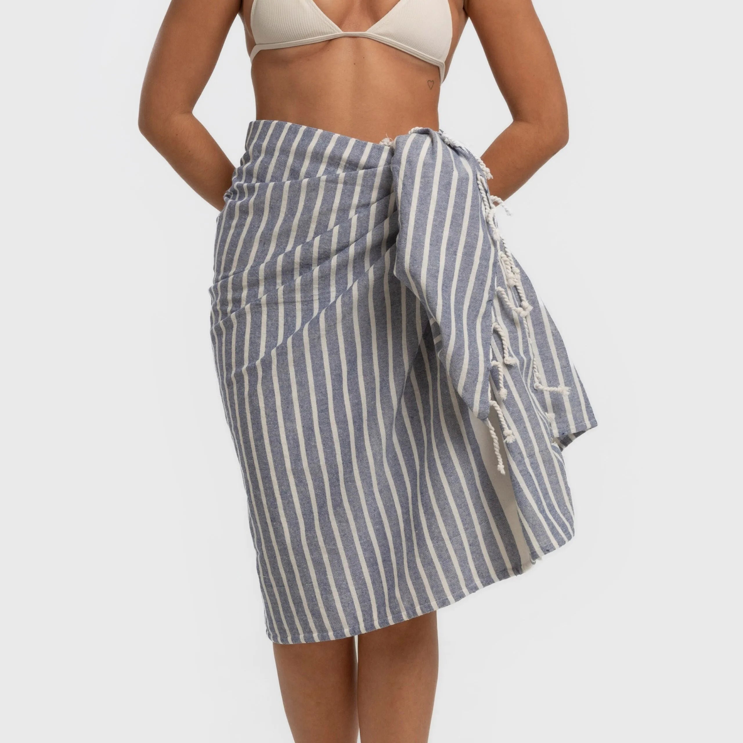 Conjunto de toalha pareô + bolsa de algodão listrada