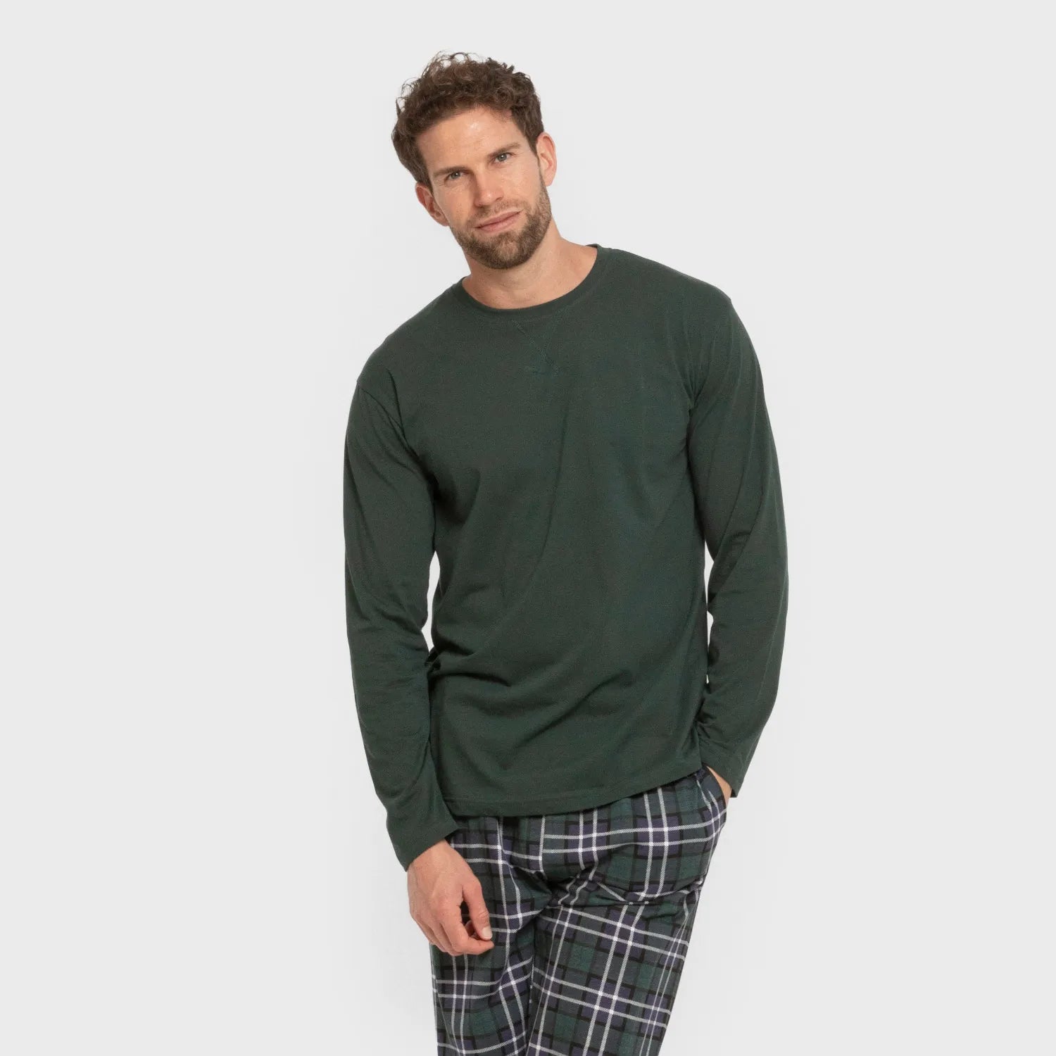 Pijama masculino comprido de algodão, estampa xadrez verde.