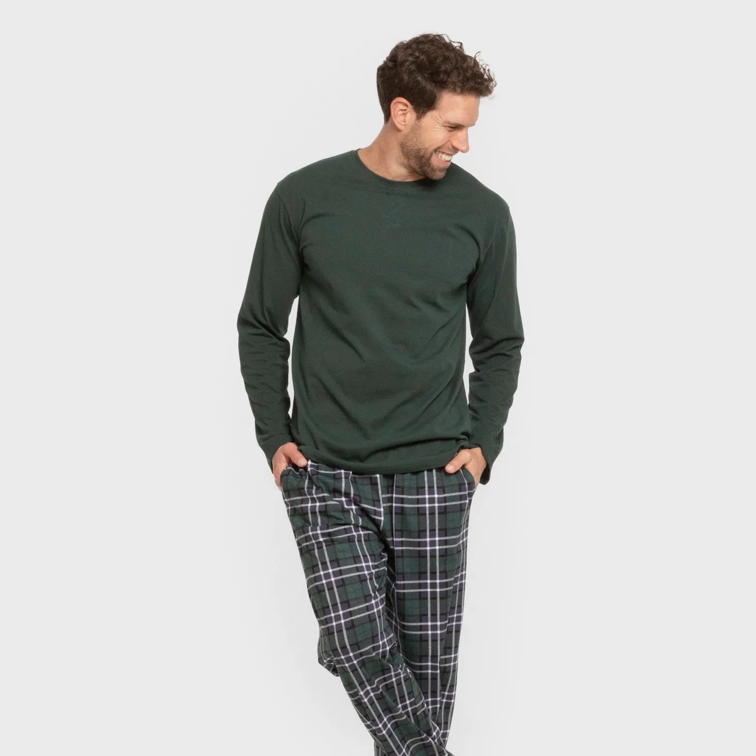 Pijama masculino comprido de algodão, estampa xadrez verde.