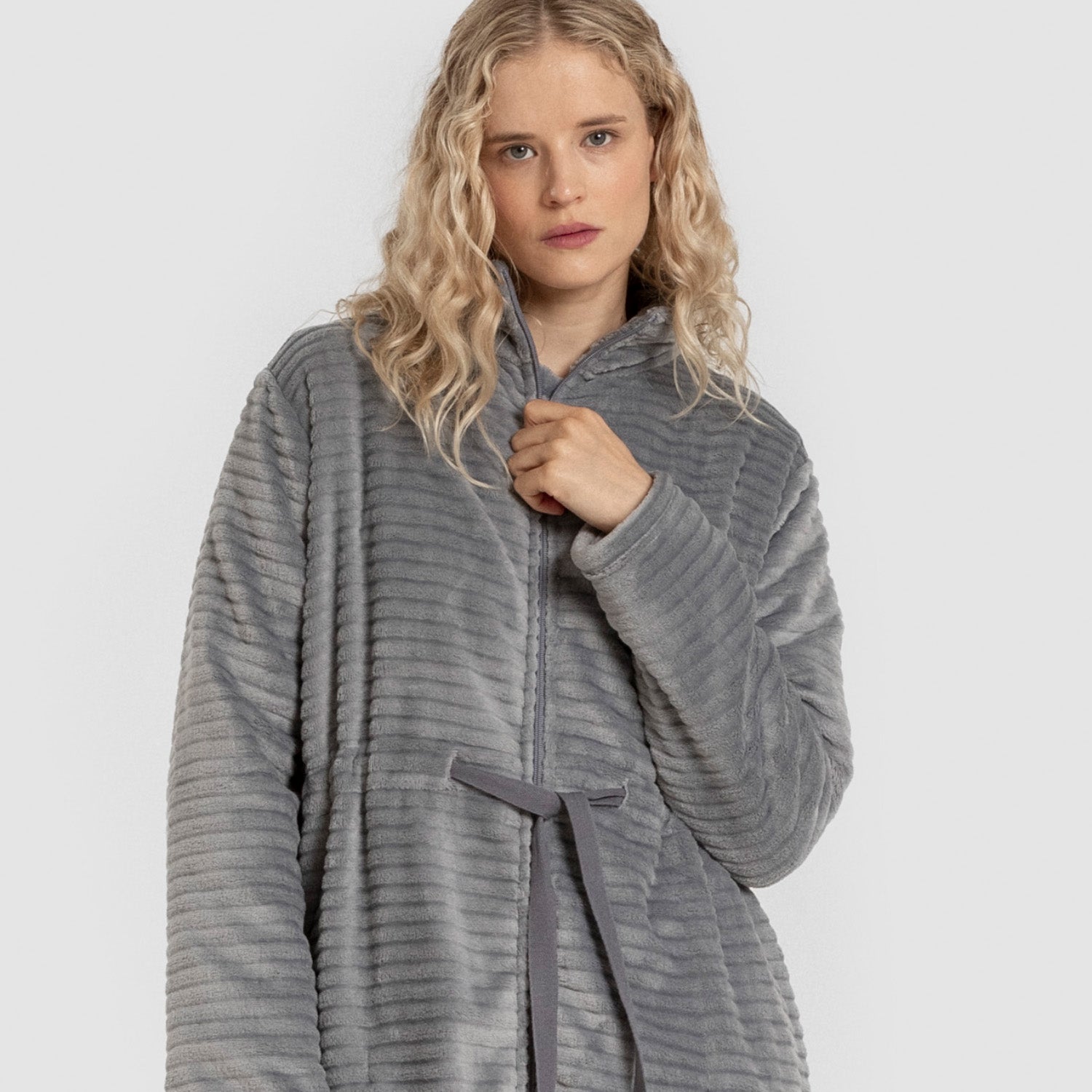 Vestaglia in velluto Raya con zip Indaco