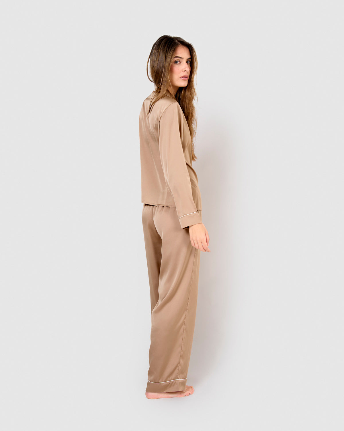 Pijama largo satén friday beige