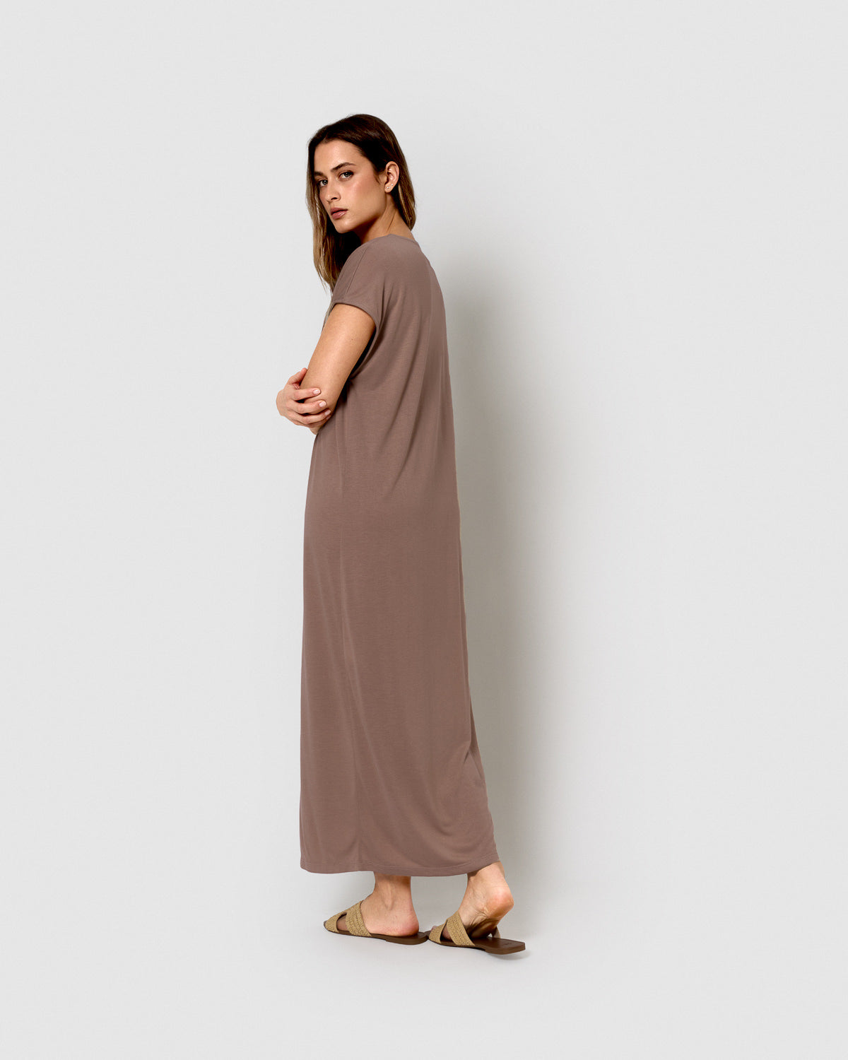 Vestido comprido de manga fluida em viscose lisa