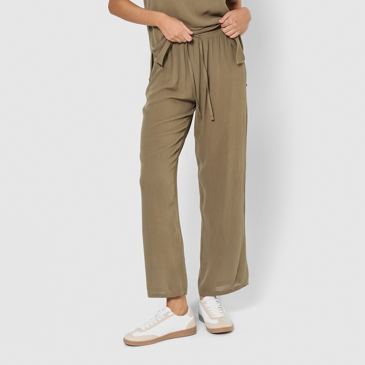 Pantalón largo viscosa bambula liso verde cacería