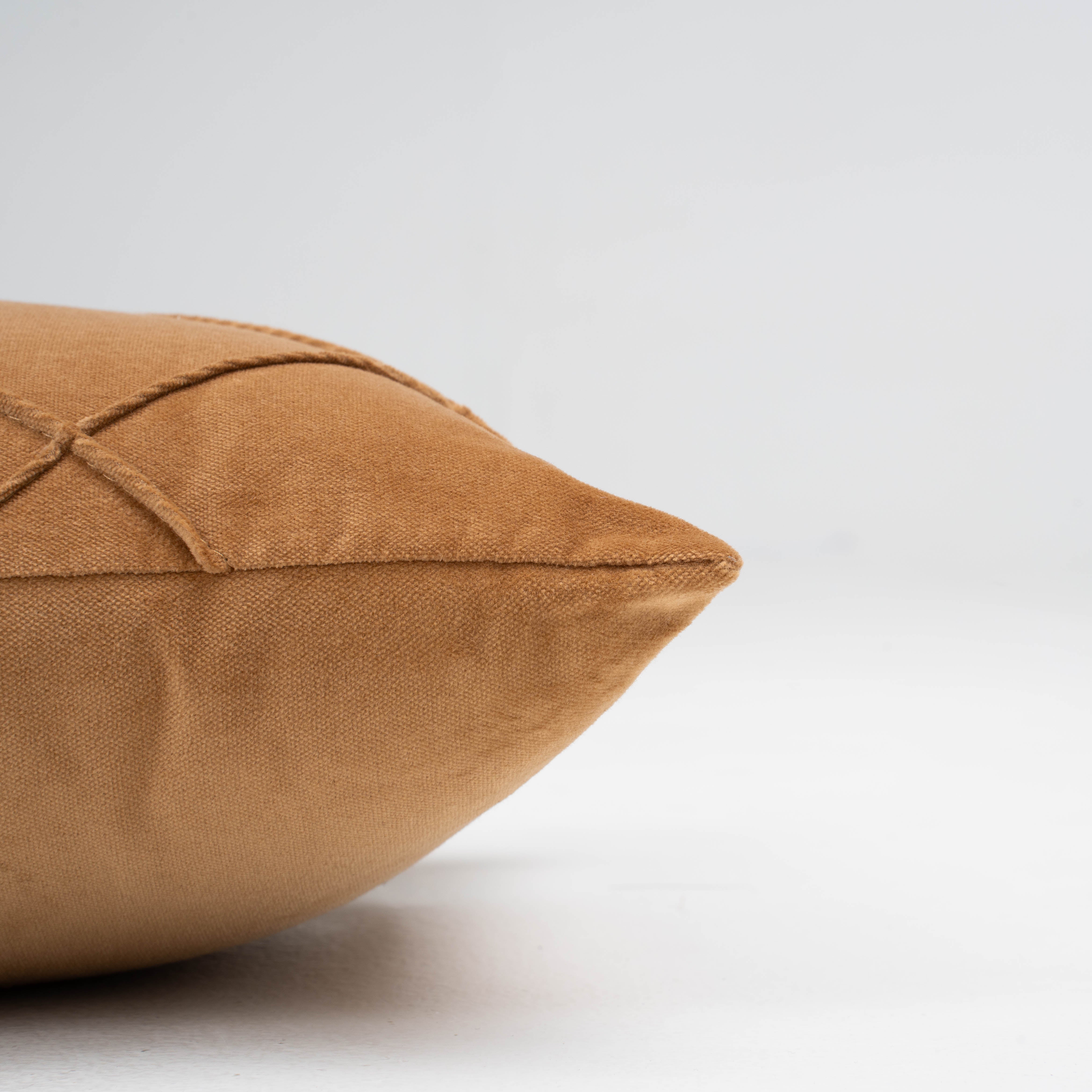 Almofada quadrada de algodão aveludado Ocre Diamond - capa + enchimento