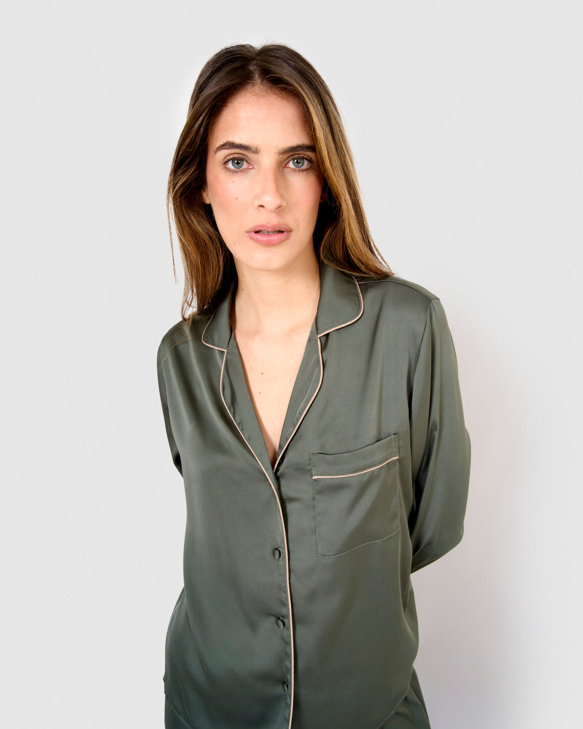 Pijama largo satén friday verde cacería